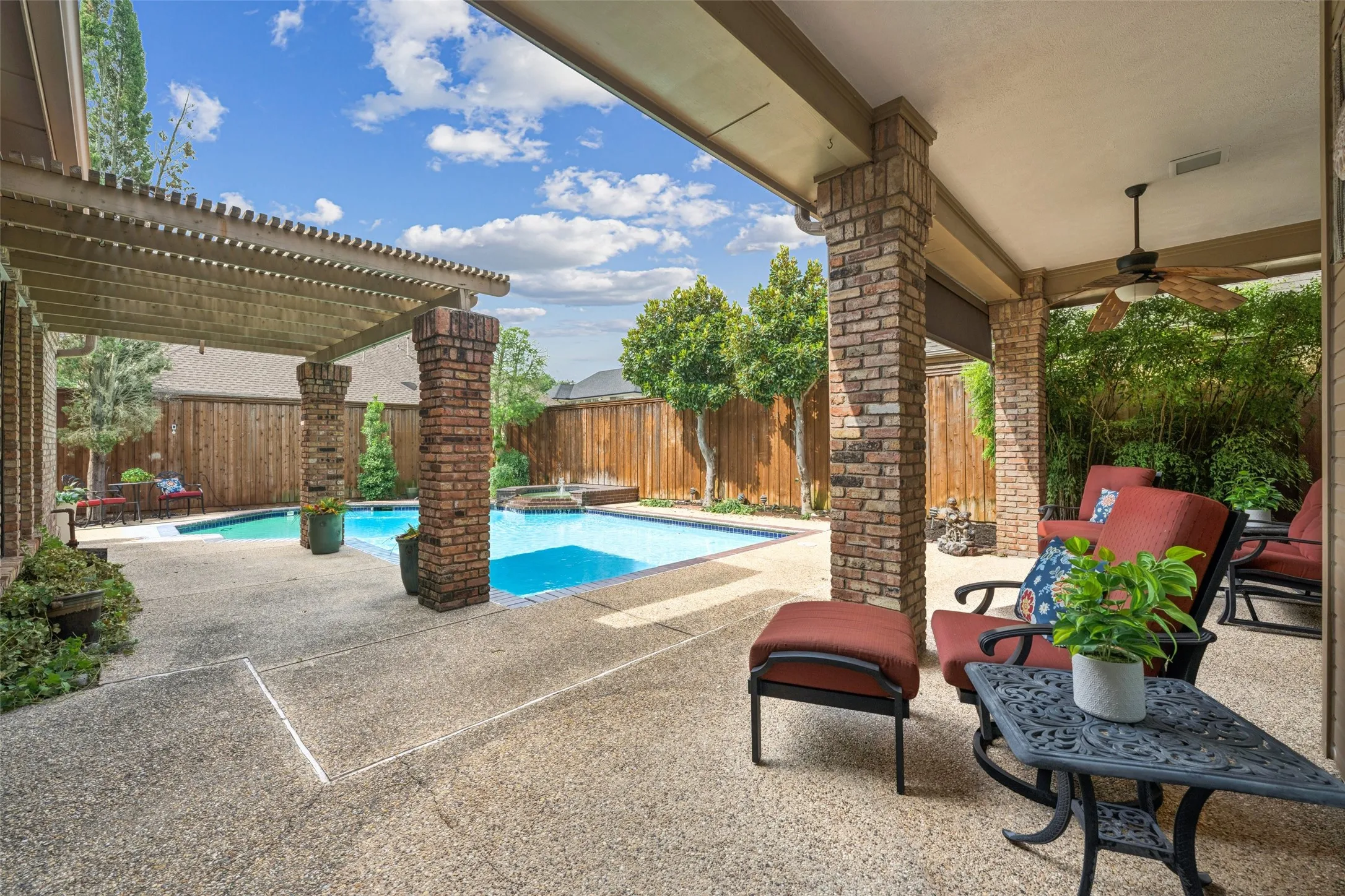 Single Family Residence For Sale in Collin County , 4428 Hollow Oak Drive, Dallas, Texas 75287, 4 Bedroom, 4 Bathroom, 2 Garage spaces, 3,605 Sqft, built in 1988, mls#21375394, Real Estate Agent in Dallas, Homes For Sale in Collin county, Homes For Sale in Dallas, Realtor in Dallas Texas, Real Estate Brokerage Independent Realty Texas, Luminita Cordes Realtor