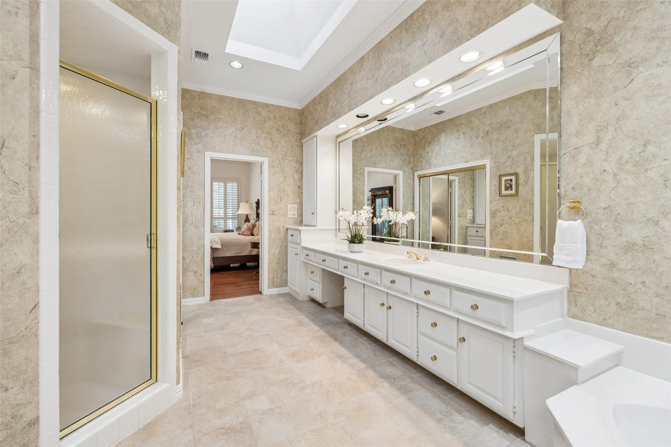 Single Family Residence For Sale in Collin County , 4428 Hollow Oak Drive, Dallas, Texas 75287, 4 Bedroom, 4 Bathroom, 2 Garage spaces, 3,605 Sqft, built in 1988, mls#21375394, Real Estate Agent in Dallas, Homes For Sale in Collin county, Homes For Sale in Dallas, Realtor in Dallas Texas, Real Estate Brokerage Independent Realty Texas, Luminita Cordes Realtor