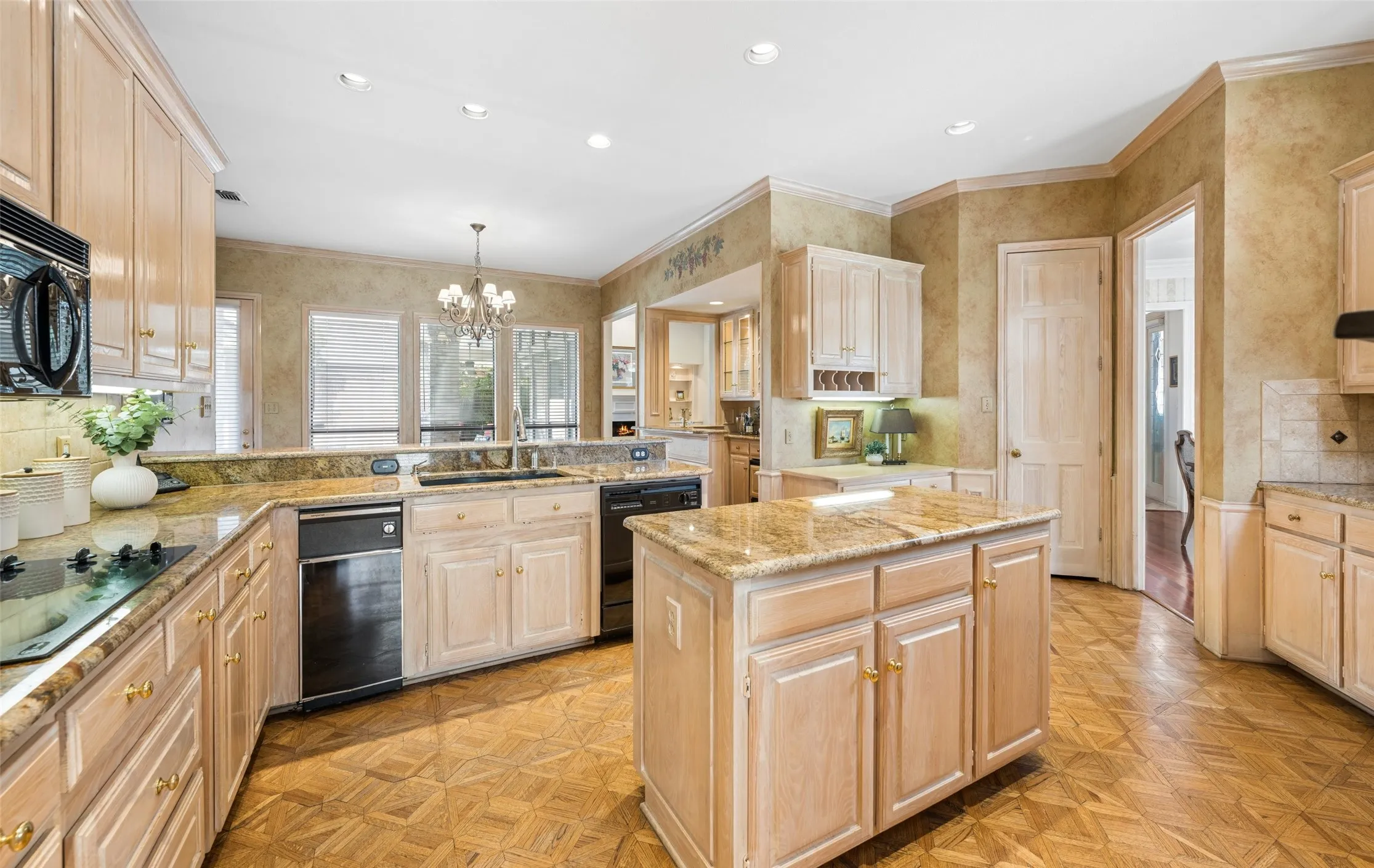 Single Family Residence For Sale in Collin County , 4428 Hollow Oak Drive, Dallas, Texas 75287, 4 Bedroom, 4 Bathroom, 2 Garage spaces, 3,605 Sqft, built in 1988, mls#21375394, Real Estate Agent in Dallas, Homes For Sale in Collin county, Homes For Sale in Dallas, Realtor in Dallas Texas, Real Estate Brokerage Independent Realty Texas, Luminita Cordes Realtor