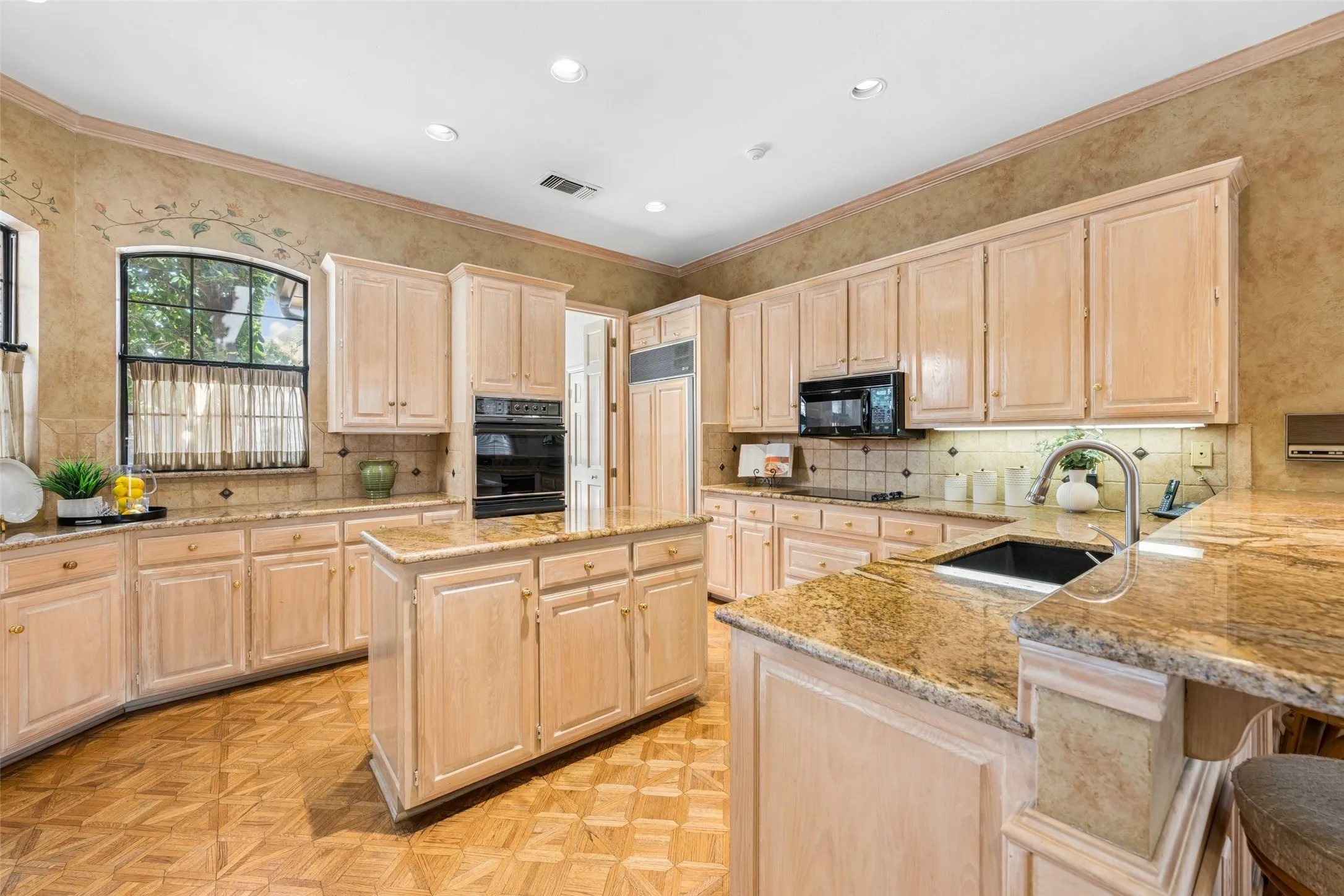 Single Family Residence For Sale in Collin County , 4428 Hollow Oak Drive, Dallas, Texas 75287, 4 Bedroom, 4 Bathroom, 2 Garage spaces, 3,605 Sqft, built in 1988, mls#21375394, Real Estate Agent in Dallas, Homes For Sale in Collin county, Homes For Sale in Dallas, Realtor in Dallas Texas, Real Estate Brokerage Independent Realty Texas, Luminita Cordes Realtor