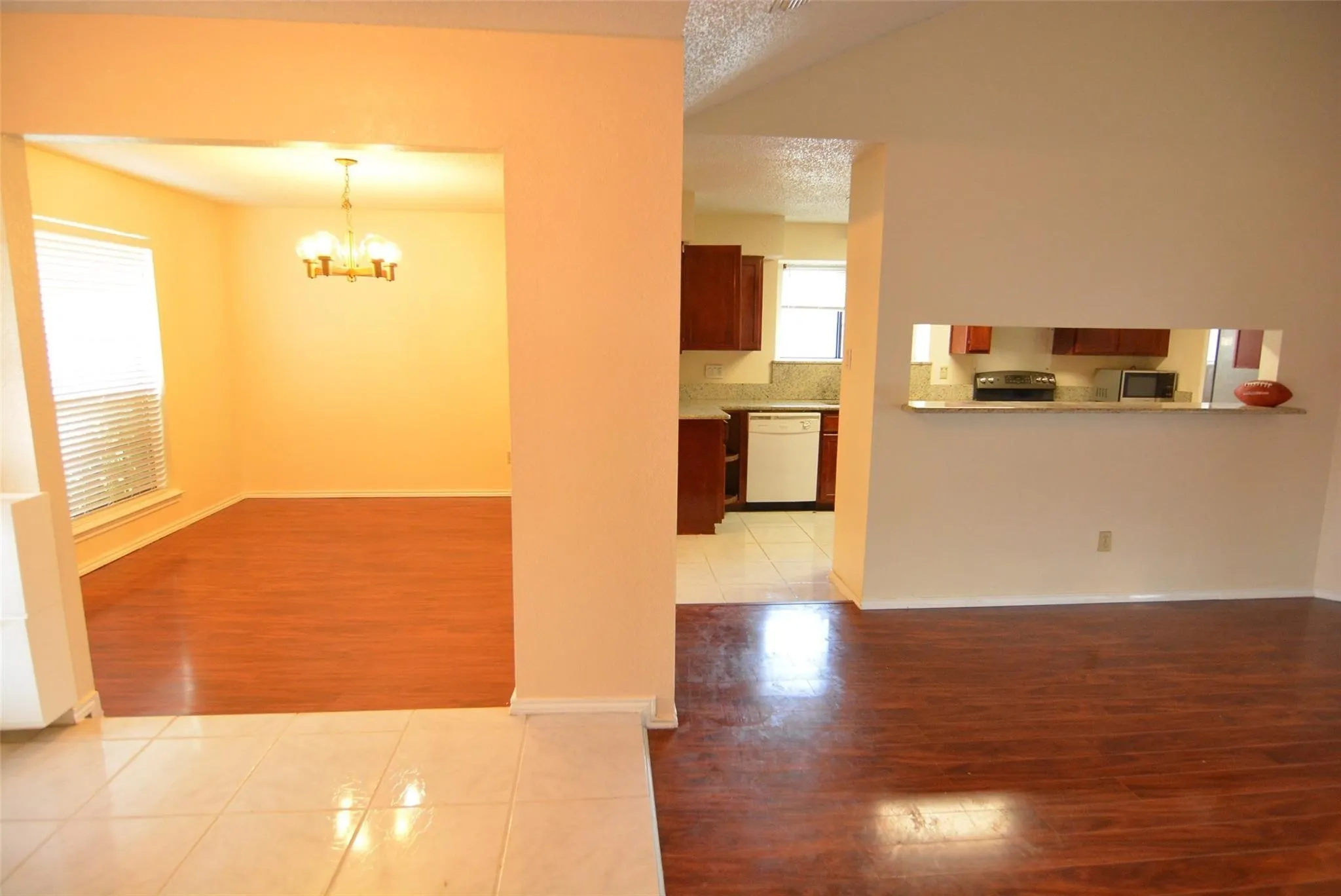 Single Family Residence For Sale in Dallas County , 210 W Apollo Road, Garland, Texas 75040, 4 Bedroom, 2 Bathroom, 2 Garage spaces, 1,759 Sqft, built in 1983, mls#21376497, Real Estate Agent in Garland, Homes For Sale in Dallas county, Homes For Sale in Garland, Realtor in Garland Texas, Real Estate Brokerage Independent Realty Texas, Luminita Cordes Realtor