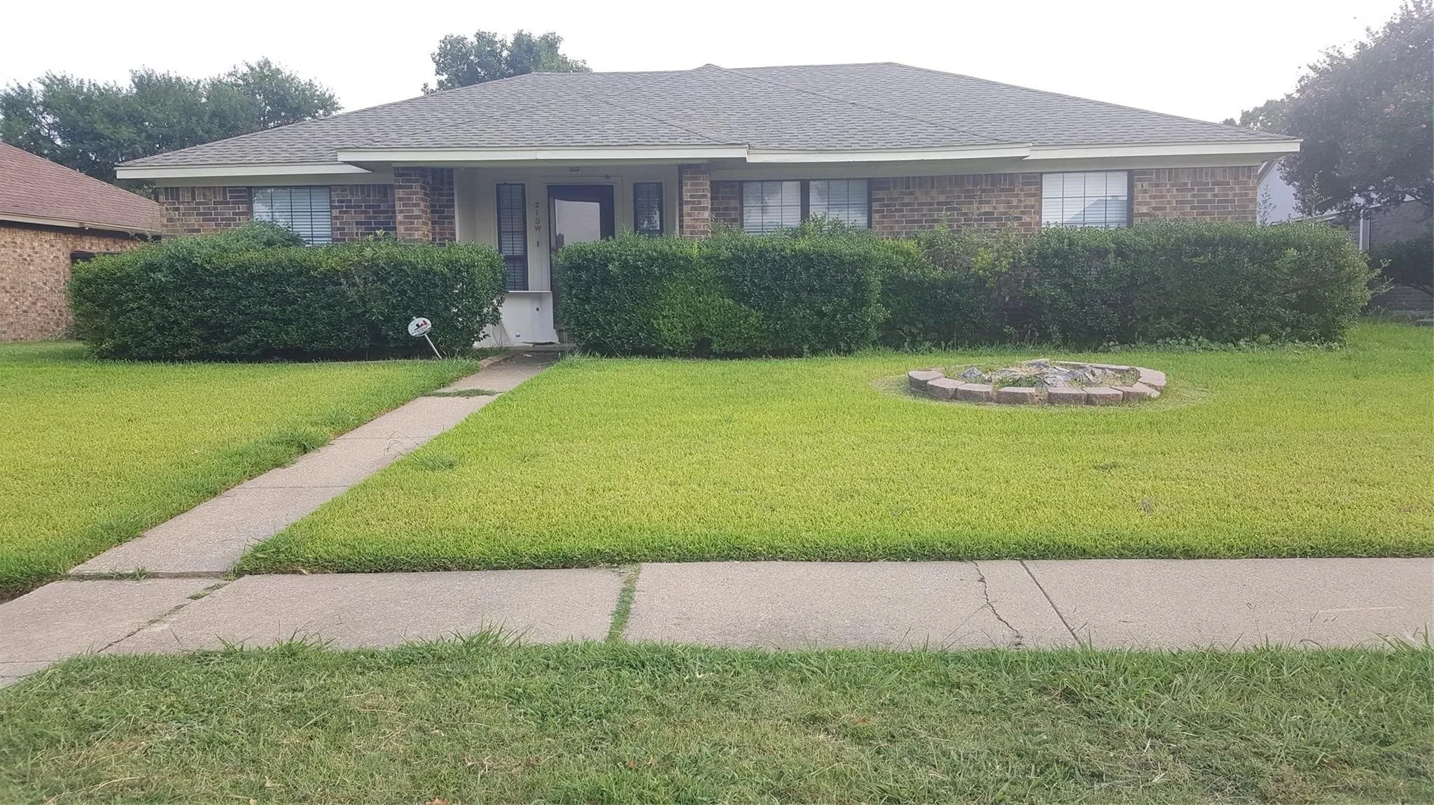 Single Family Residence For Sale in Dallas County , 210 W Apollo Road, Garland, Texas 75040, 4 Bedroom, 2 Bathroom, 2 Garage spaces, 1,759 Sqft, built in 1983, mls#21376497, Real Estate Agent in Garland, Homes For Sale in Dallas county, Homes For Sale in Garland, Realtor in Garland Texas, Real Estate Brokerage Independent Realty Texas, Luminita Cordes Realtor