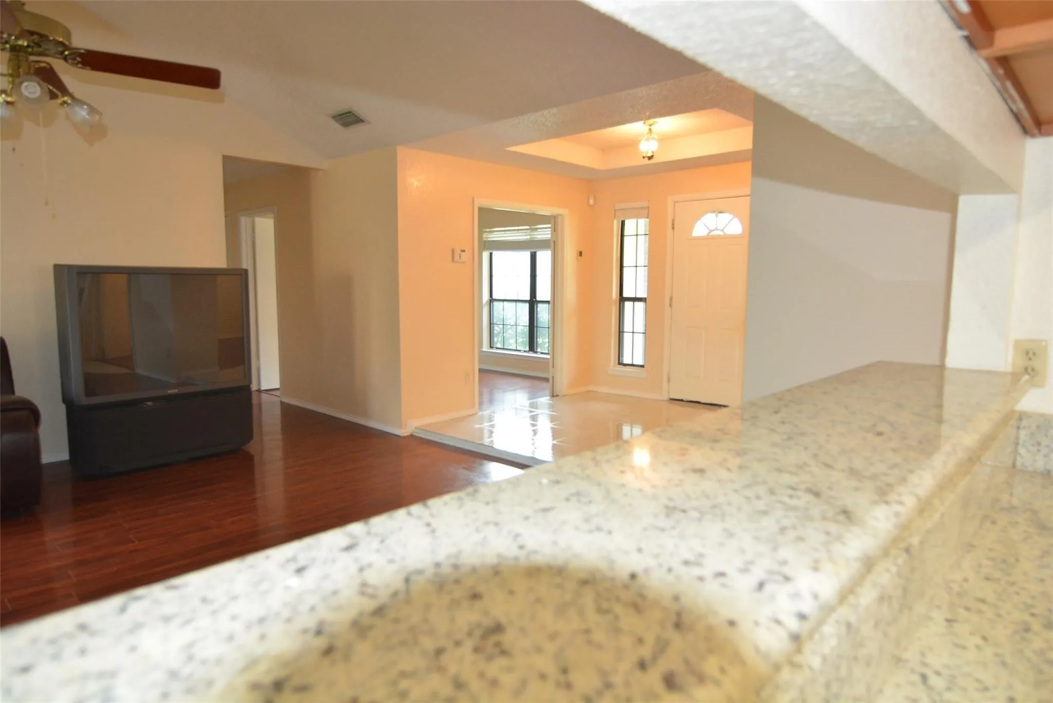 Single Family Residence For Sale in Dallas County , 210 W Apollo Road, Garland, Texas 75040, 4 Bedroom, 2 Bathroom, 2 Garage spaces, 1,759 Sqft, built in 1983, mls#21376497, Real Estate Agent in Garland, Homes For Sale in Dallas county, Homes For Sale in Garland, Realtor in Garland Texas, Real Estate Brokerage Independent Realty Texas, Luminita Cordes Realtor