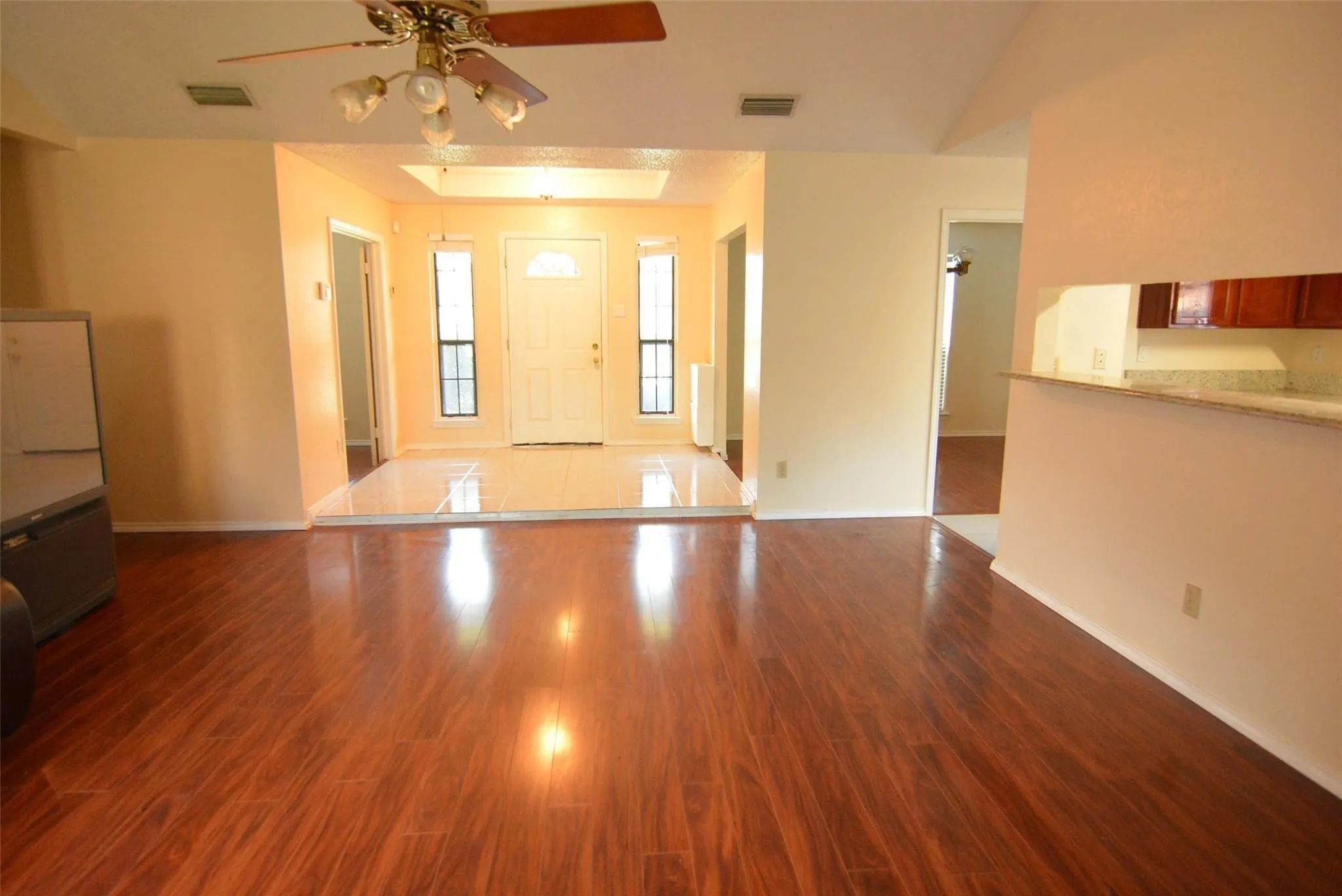 Single Family Residence For Sale in Dallas County , 210 W Apollo Road, Garland, Texas 75040, 4 Bedroom, 2 Bathroom, 2 Garage spaces, 1,759 Sqft, built in 1983, mls#21376497, Real Estate Agent in Garland, Homes For Sale in Dallas county, Homes For Sale in Garland, Realtor in Garland Texas, Real Estate Brokerage Independent Realty Texas, Luminita Cordes Realtor