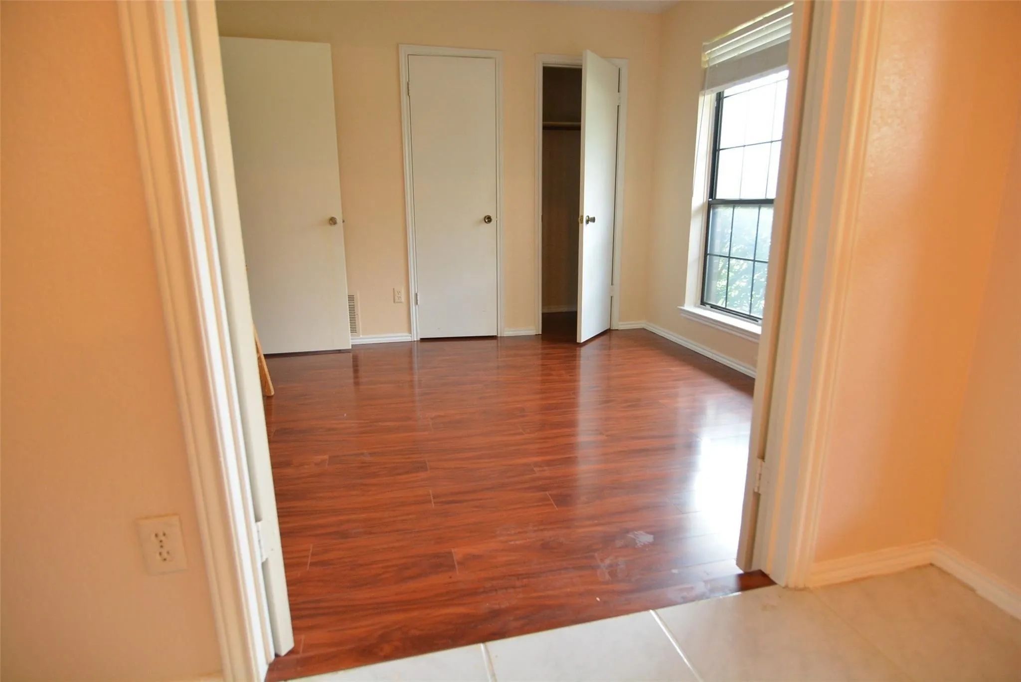 Single Family Residence For Sale in Dallas County , 210 W Apollo Road, Garland, Texas 75040, 4 Bedroom, 2 Bathroom, 2 Garage spaces, 1,759 Sqft, built in 1983, mls#21376497, Real Estate Agent in Garland, Homes For Sale in Dallas county, Homes For Sale in Garland, Realtor in Garland Texas, Real Estate Brokerage Independent Realty Texas, Luminita Cordes Realtor