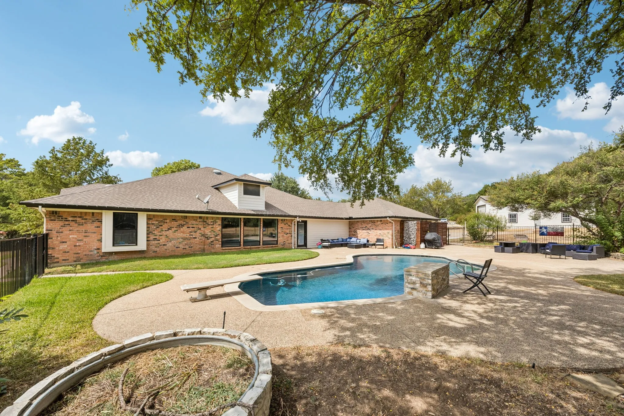 Single Family Residence For Rent in Tarrant County , 455 Love Henry Court, Southlake, Texas 76092, 4 Bedroom, 3 Bathroom, 3 Garage spaces, 3,637 Sqft, built in 1973, mls#21375287, Real Estate Agent in Southlake, Homes For Rent in Tarrant county, Homes For Rent in Southlake, Realtor in Southlake Texas, Real Estate Brokerage Independent Realty Texas, Luminita Cordes Realtor