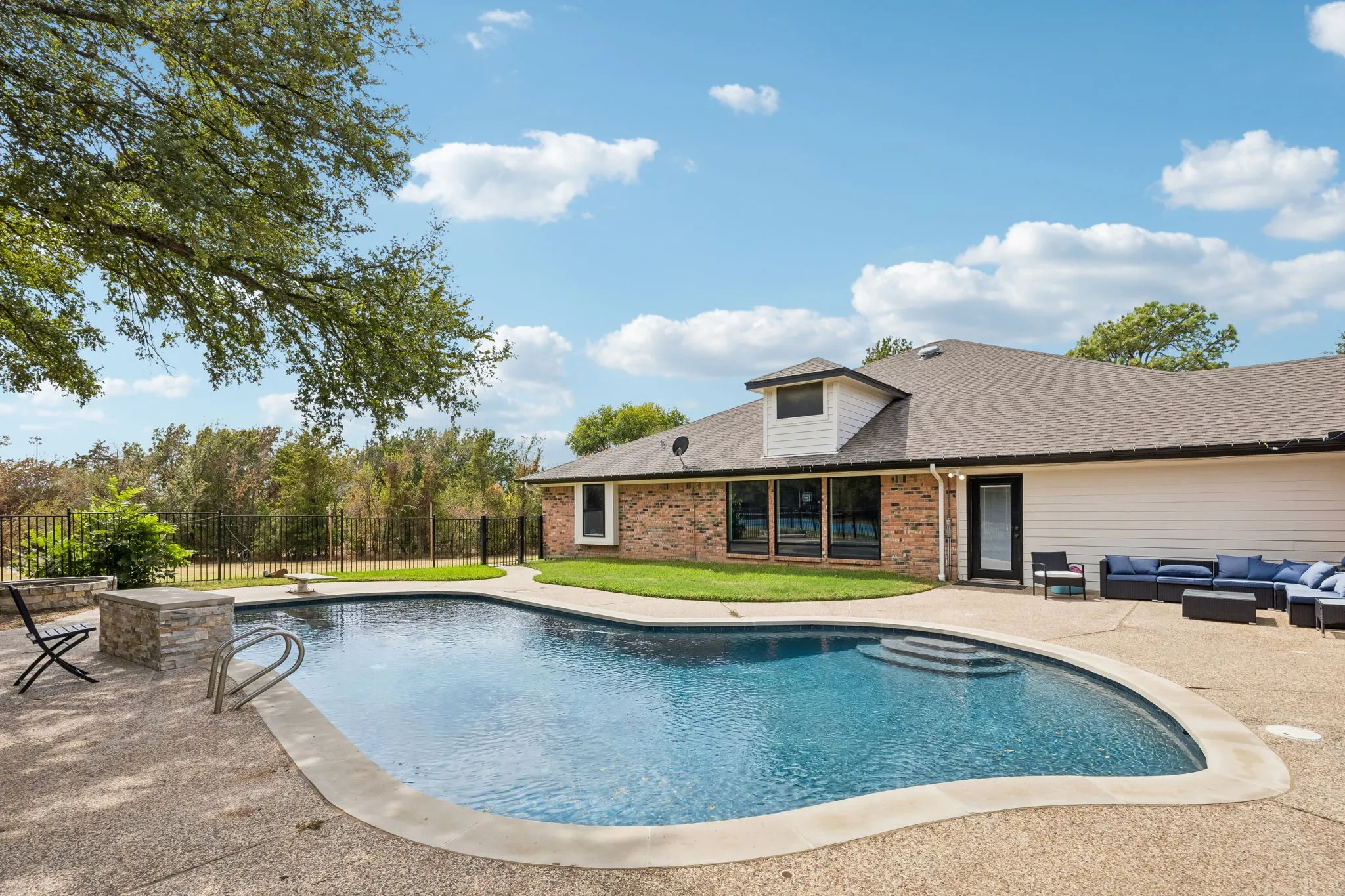 Single Family Residence For Rent in Tarrant County , 455 Love Henry Court, Southlake, Texas 76092, 4 Bedroom, 3 Bathroom, 3 Garage spaces, 3,637 Sqft, built in 1973, mls#21375287, Real Estate Agent in Southlake, Homes For Rent in Tarrant county, Homes For Rent in Southlake, Realtor in Southlake Texas, Real Estate Brokerage Independent Realty Texas, Luminita Cordes Realtor