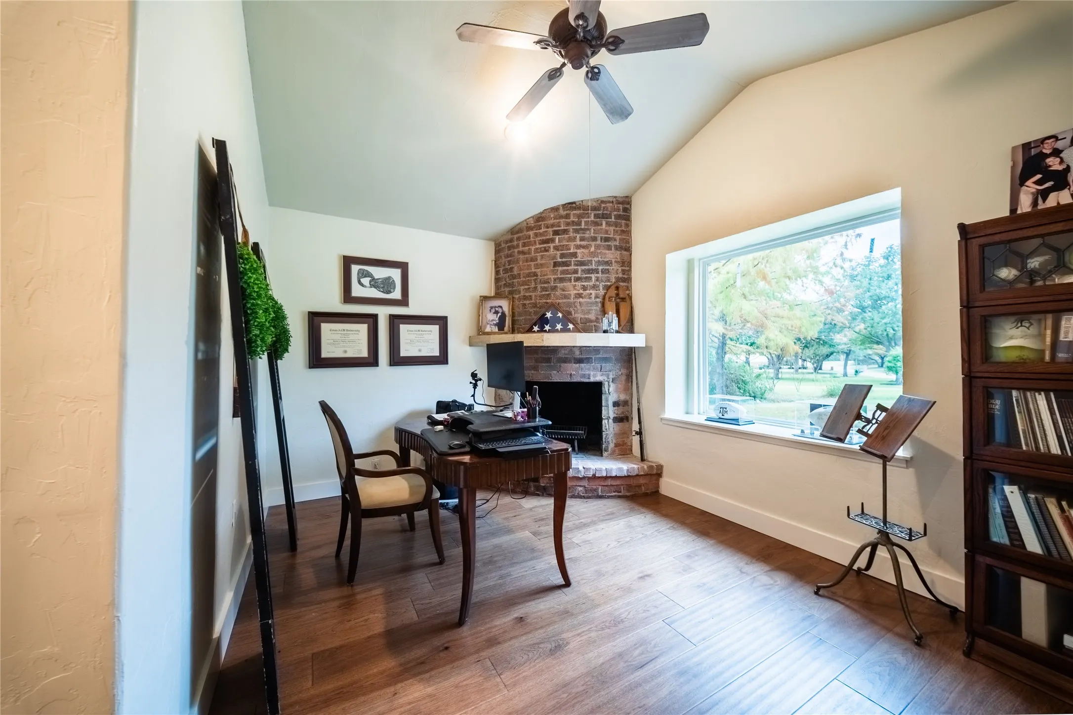 Single Family Residence For Rent in Tarrant County , 455 Love Henry Court, Southlake, Texas 76092, 4 Bedroom, 3 Bathroom, 3 Garage spaces, 3,637 Sqft, built in 1973, mls#21375287, Real Estate Agent in Southlake, Homes For Rent in Tarrant county, Homes For Rent in Southlake, Realtor in Southlake Texas, Real Estate Brokerage Independent Realty Texas, Luminita Cordes Realtor