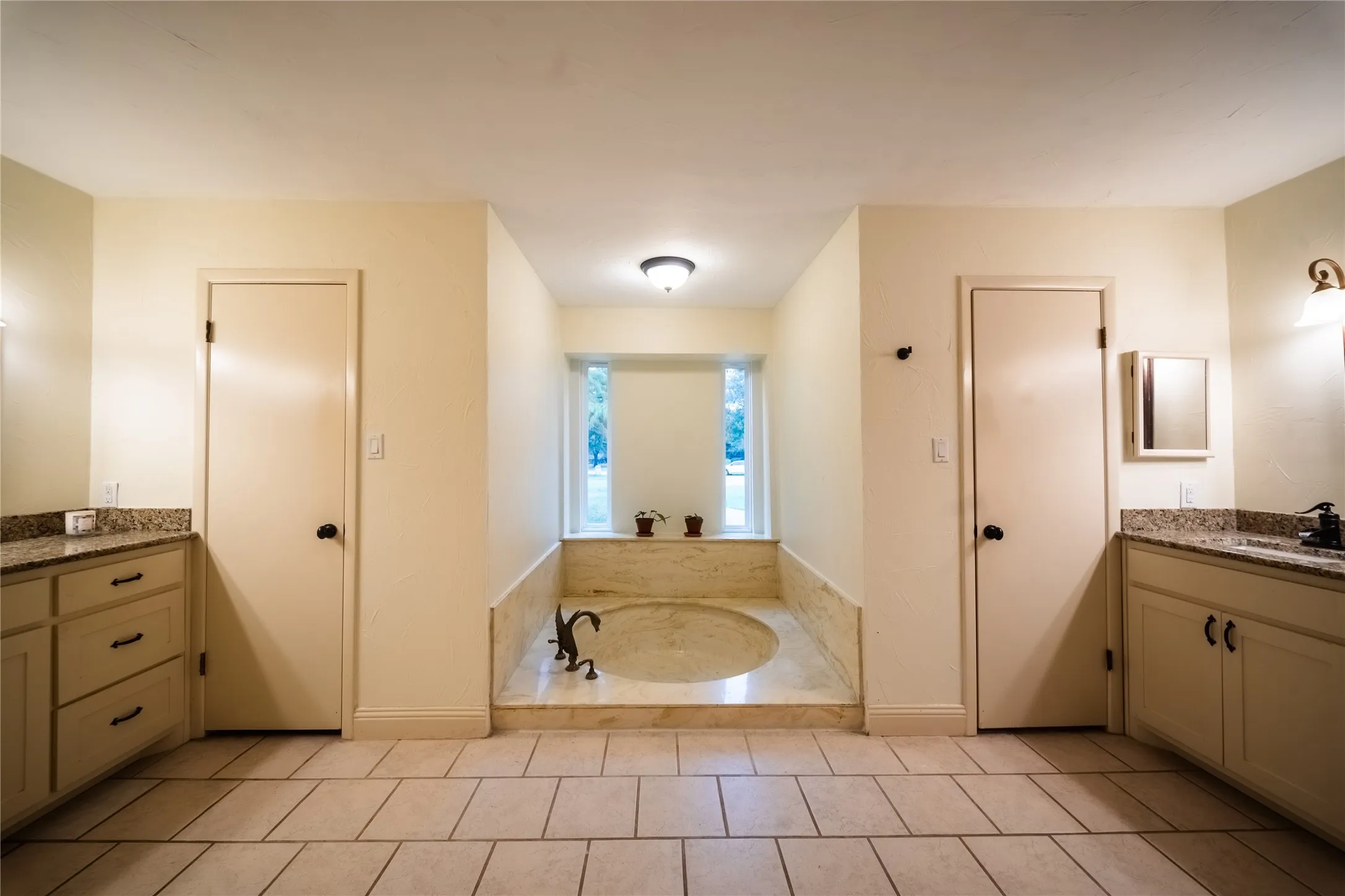 Single Family Residence For Rent in Tarrant County , 455 Love Henry Court, Southlake, Texas 76092, 4 Bedroom, 3 Bathroom, 3 Garage spaces, 3,637 Sqft, built in 1973, mls#21375287, Real Estate Agent in Southlake, Homes For Rent in Tarrant county, Homes For Rent in Southlake, Realtor in Southlake Texas, Real Estate Brokerage Independent Realty Texas, Luminita Cordes Realtor