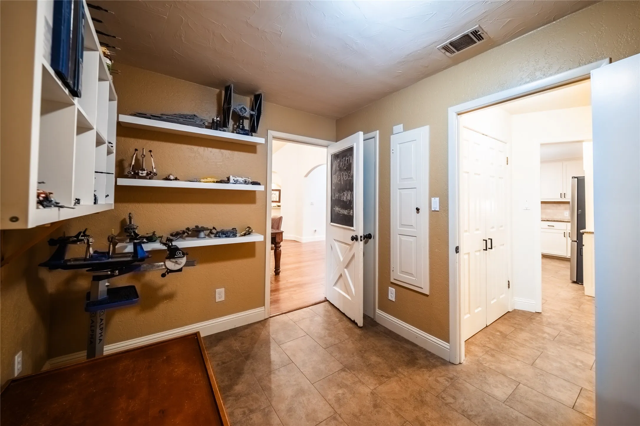 Single Family Residence For Rent in Tarrant County , 455 Love Henry Court, Southlake, Texas 76092, 4 Bedroom, 3 Bathroom, 3 Garage spaces, 3,637 Sqft, built in 1973, mls#21375287, Real Estate Agent in Southlake, Homes For Rent in Tarrant county, Homes For Rent in Southlake, Realtor in Southlake Texas, Real Estate Brokerage Independent Realty Texas, Luminita Cordes Realtor