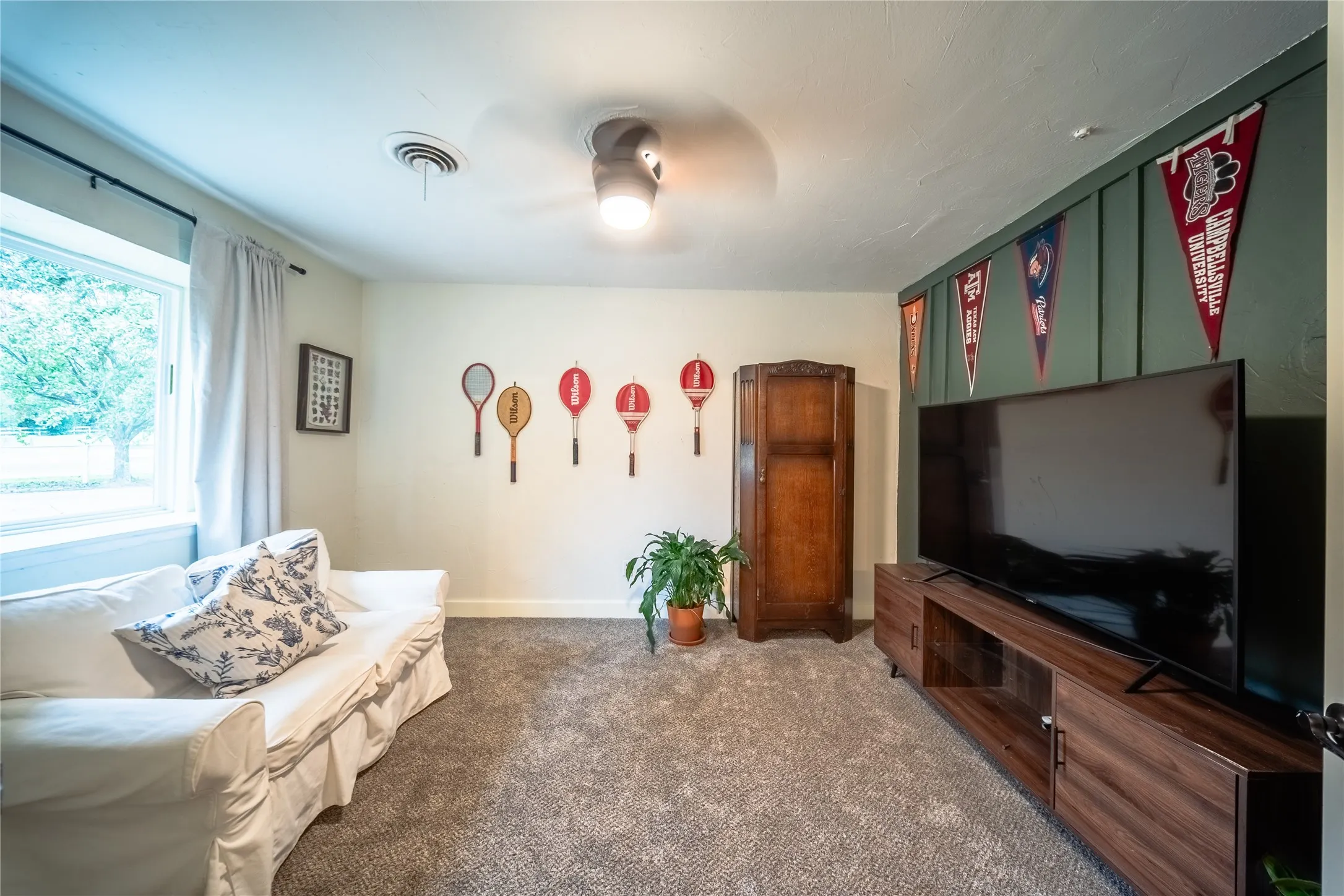 Single Family Residence For Rent in Tarrant County , 455 Love Henry Court, Southlake, Texas 76092, 4 Bedroom, 3 Bathroom, 3 Garage spaces, 3,637 Sqft, built in 1973, mls#21375287, Real Estate Agent in Southlake, Homes For Rent in Tarrant county, Homes For Rent in Southlake, Realtor in Southlake Texas, Real Estate Brokerage Independent Realty Texas, Luminita Cordes Realtor