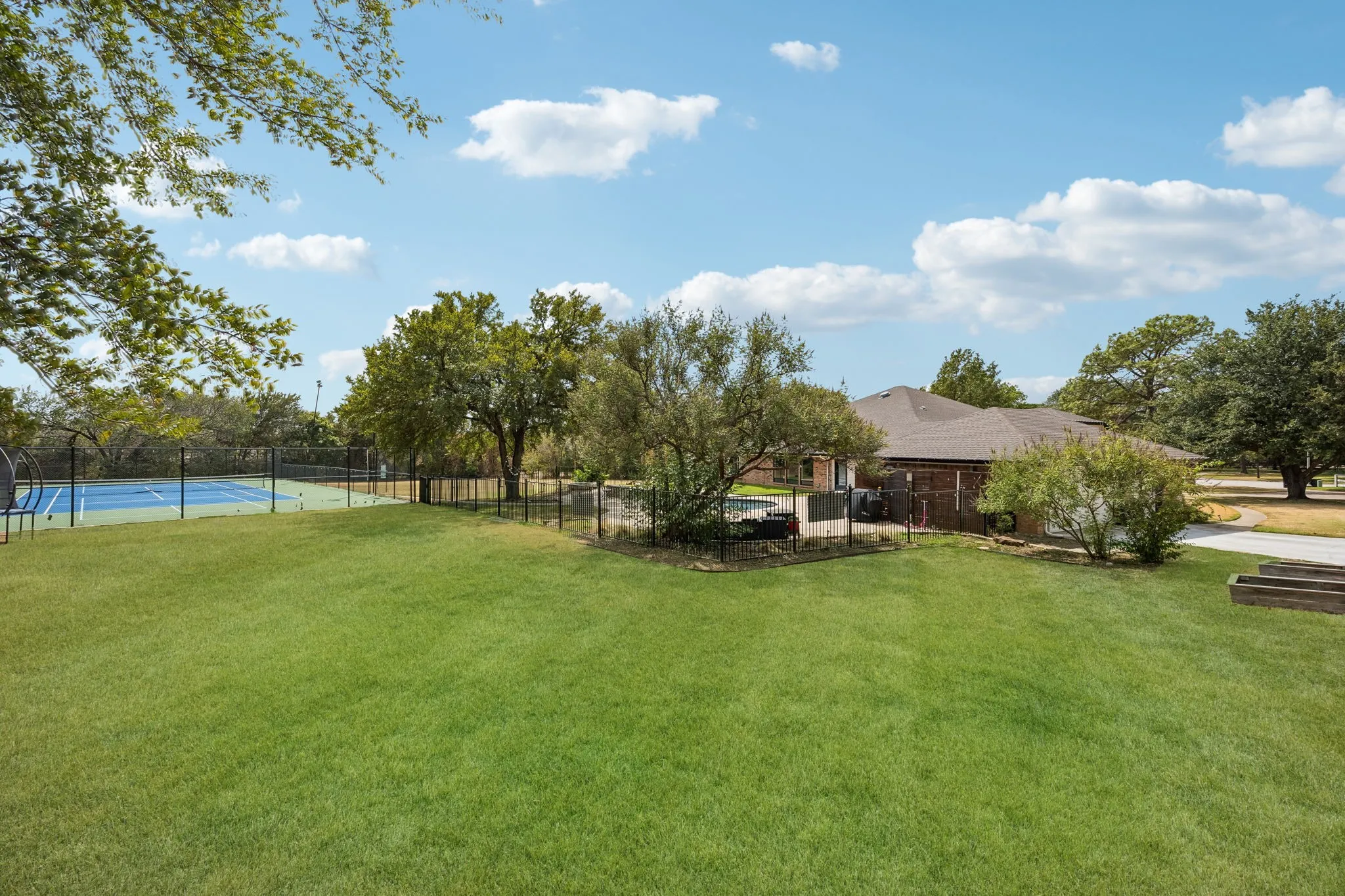 Single Family Residence For Rent in Tarrant County , 455 Love Henry Court, Southlake, Texas 76092, 4 Bedroom, 3 Bathroom, 3 Garage spaces, 3,637 Sqft, built in 1973, mls#21375287, Real Estate Agent in Southlake, Homes For Rent in Tarrant county, Homes For Rent in Southlake, Realtor in Southlake Texas, Real Estate Brokerage Independent Realty Texas, Luminita Cordes Realtor