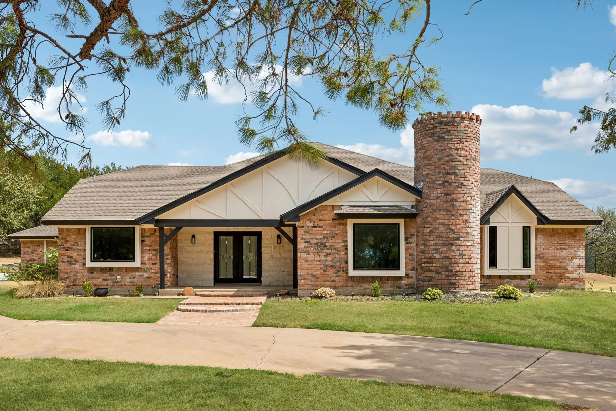 Single Family Residence For Rent in Tarrant County , 455 Love Henry Court, Southlake, Texas 76092, 4 Bedroom, 3 Bathroom, 3 Garage spaces, 3,637 Sqft, built in 1973, mls#21375287, Real Estate Agent in Southlake, Homes For Rent in Tarrant county, Homes For Rent in Southlake, Realtor in Southlake Texas, Real Estate Brokerage Independent Realty Texas, Luminita Cordes Realtor