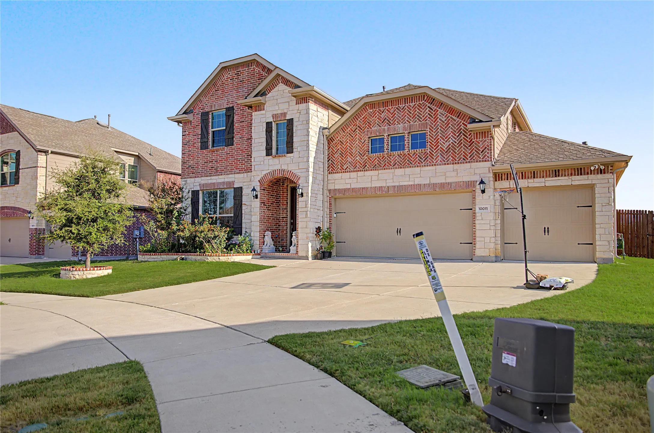 Single Family Residence For Sale in Collin County , 10011 Sovereign Drive, Frisco, Texas 75035, 4 Bedroom, 4 Bathroom, 2 Garage spaces, 3,183 Sqft, built in 2021, mls#21376498, Real Estate Agent in Frisco, Homes For Sale in Collin county, Homes For Sale in Frisco, Realtor in Frisco Texas, Real Estate Brokerage Independent Realty Texas, Luminita Cordes Realtor