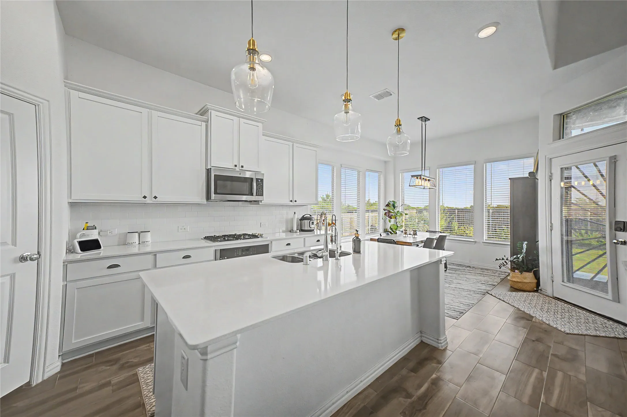 Single Family Residence For Sale in Collin County , 10011 Sovereign Drive, Frisco, Texas 75035, 4 Bedroom, 4 Bathroom, 2 Garage spaces, 3,183 Sqft, built in 2021, mls#21376498, Real Estate Agent in Frisco, Homes For Sale in Collin county, Homes For Sale in Frisco, Realtor in Frisco Texas, Real Estate Brokerage Independent Realty Texas, Luminita Cordes Realtor