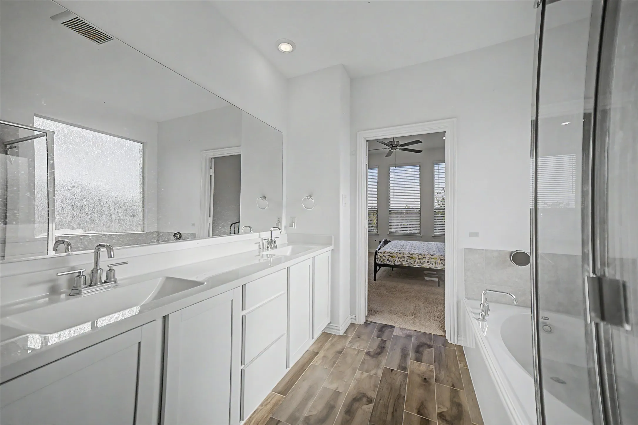 Single Family Residence For Sale in Collin County , 10011 Sovereign Drive, Frisco, Texas 75035, 4 Bedroom, 4 Bathroom, 2 Garage spaces, 3,183 Sqft, built in 2021, mls#21376498, Real Estate Agent in Frisco, Homes For Sale in Collin county, Homes For Sale in Frisco, Realtor in Frisco Texas, Real Estate Brokerage Independent Realty Texas, Luminita Cordes Realtor