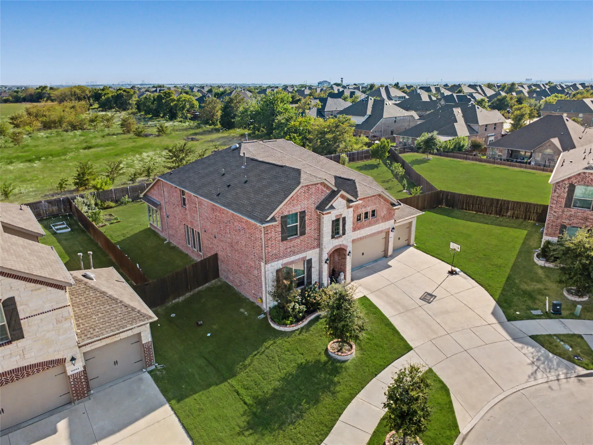 Single Family Residence For Sale in Collin County , 10011 Sovereign Drive, Frisco, Texas 75035, 4 Bedroom, 4 Bathroom, 2 Garage spaces, 3,183 Sqft, built in 2021, mls#21376498, Real Estate Agent in Frisco, Homes For Sale in Collin county, Homes For Sale in Frisco, Realtor in Frisco Texas, Real Estate Brokerage Independent Realty Texas, Luminita Cordes Realtor