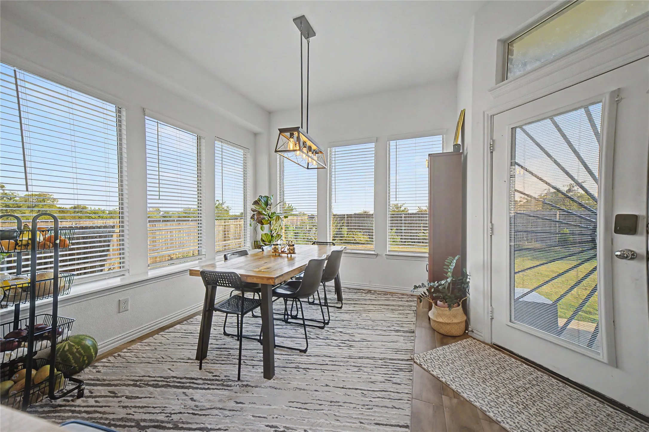 Single Family Residence For Sale in Collin County , 10011 Sovereign Drive, Frisco, Texas 75035, 4 Bedroom, 4 Bathroom, 2 Garage spaces, 3,183 Sqft, built in 2021, mls#21376498, Real Estate Agent in Frisco, Homes For Sale in Collin county, Homes For Sale in Frisco, Realtor in Frisco Texas, Real Estate Brokerage Independent Realty Texas, Luminita Cordes Realtor