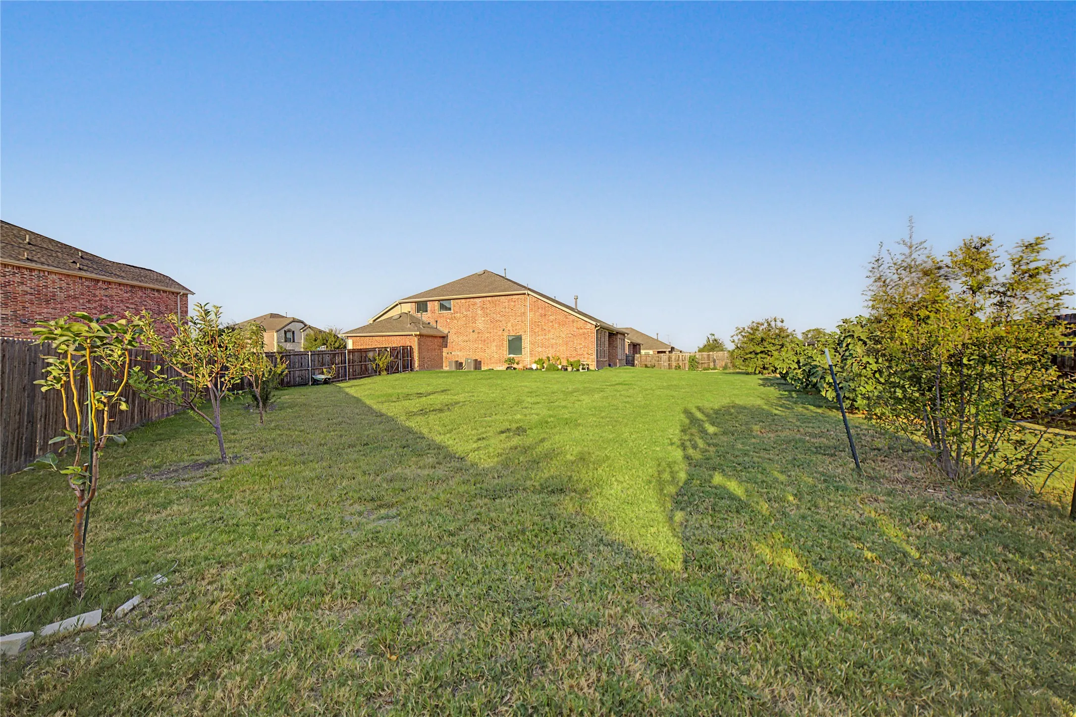 Single Family Residence For Sale in Collin County , 10011 Sovereign Drive, Frisco, Texas 75035, 4 Bedroom, 4 Bathroom, 2 Garage spaces, 3,183 Sqft, built in 2021, mls#21376498, Real Estate Agent in Frisco, Homes For Sale in Collin county, Homes For Sale in Frisco, Realtor in Frisco Texas, Real Estate Brokerage Independent Realty Texas, Luminita Cordes Realtor