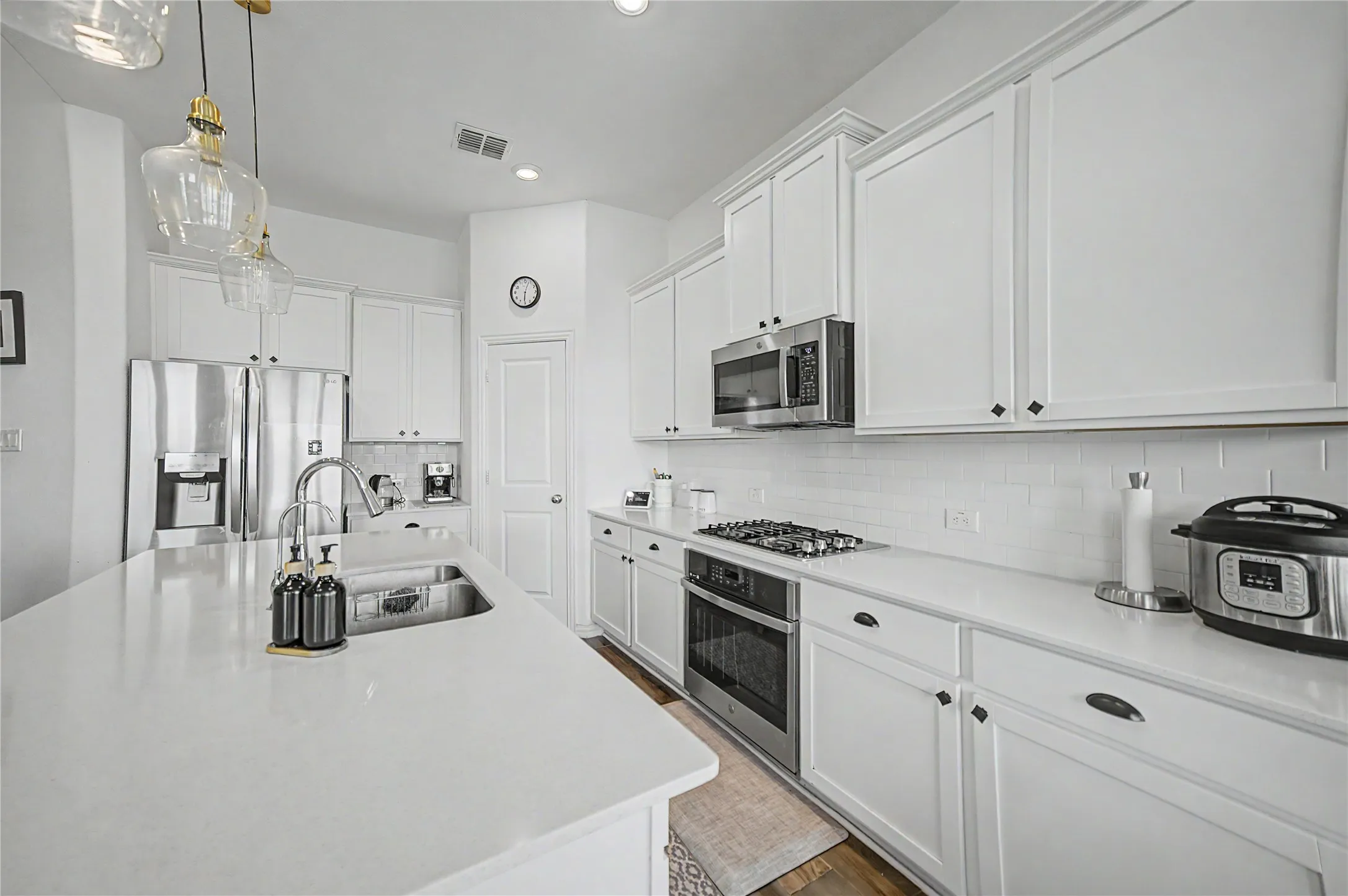 Single Family Residence For Sale in Collin County , 10011 Sovereign Drive, Frisco, Texas 75035, 4 Bedroom, 4 Bathroom, 2 Garage spaces, 3,183 Sqft, built in 2021, mls#21376498, Real Estate Agent in Frisco, Homes For Sale in Collin county, Homes For Sale in Frisco, Realtor in Frisco Texas, Real Estate Brokerage Independent Realty Texas, Luminita Cordes Realtor