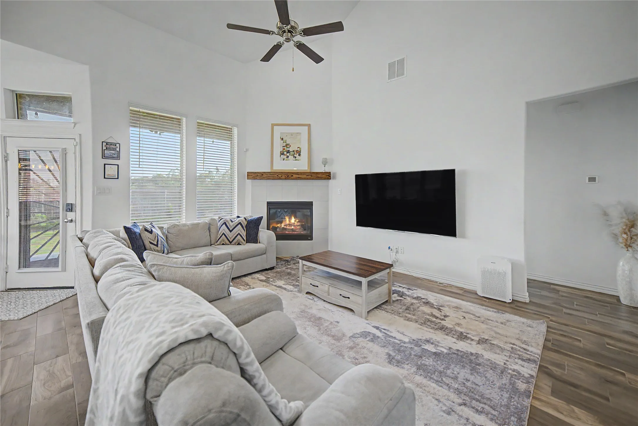Single Family Residence For Sale in Collin County , 10011 Sovereign Drive, Frisco, Texas 75035, 4 Bedroom, 4 Bathroom, 2 Garage spaces, 3,183 Sqft, built in 2021, mls#21376498, Real Estate Agent in Frisco, Homes For Sale in Collin county, Homes For Sale in Frisco, Realtor in Frisco Texas, Real Estate Brokerage Independent Realty Texas, Luminita Cordes Realtor
