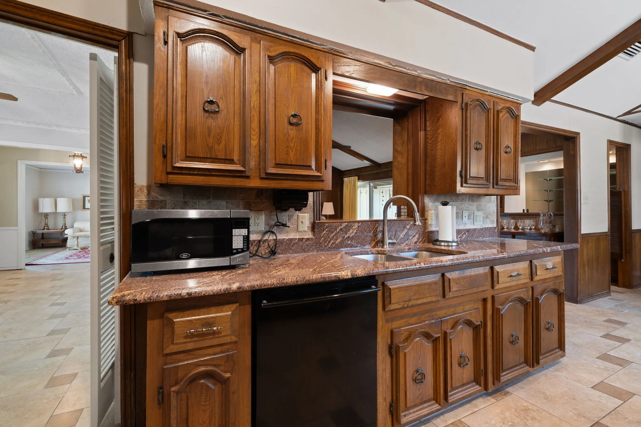Single Family Residence For Sale in Dallas County , 2702 Wagonwheel Drive, Carrollton, Texas 75006, 4 Bedroom, 3 Bathroom, 2 Garage spaces, 2,493 Sqft, built in 1974, mls#21376175, Real Estate Agent in Carrollton, Homes For Sale in Dallas county, Homes For Sale in Carrollton, Realtor in Carrollton Texas, Real Estate Brokerage Independent Realty Texas, Luminita Cordes Realtor