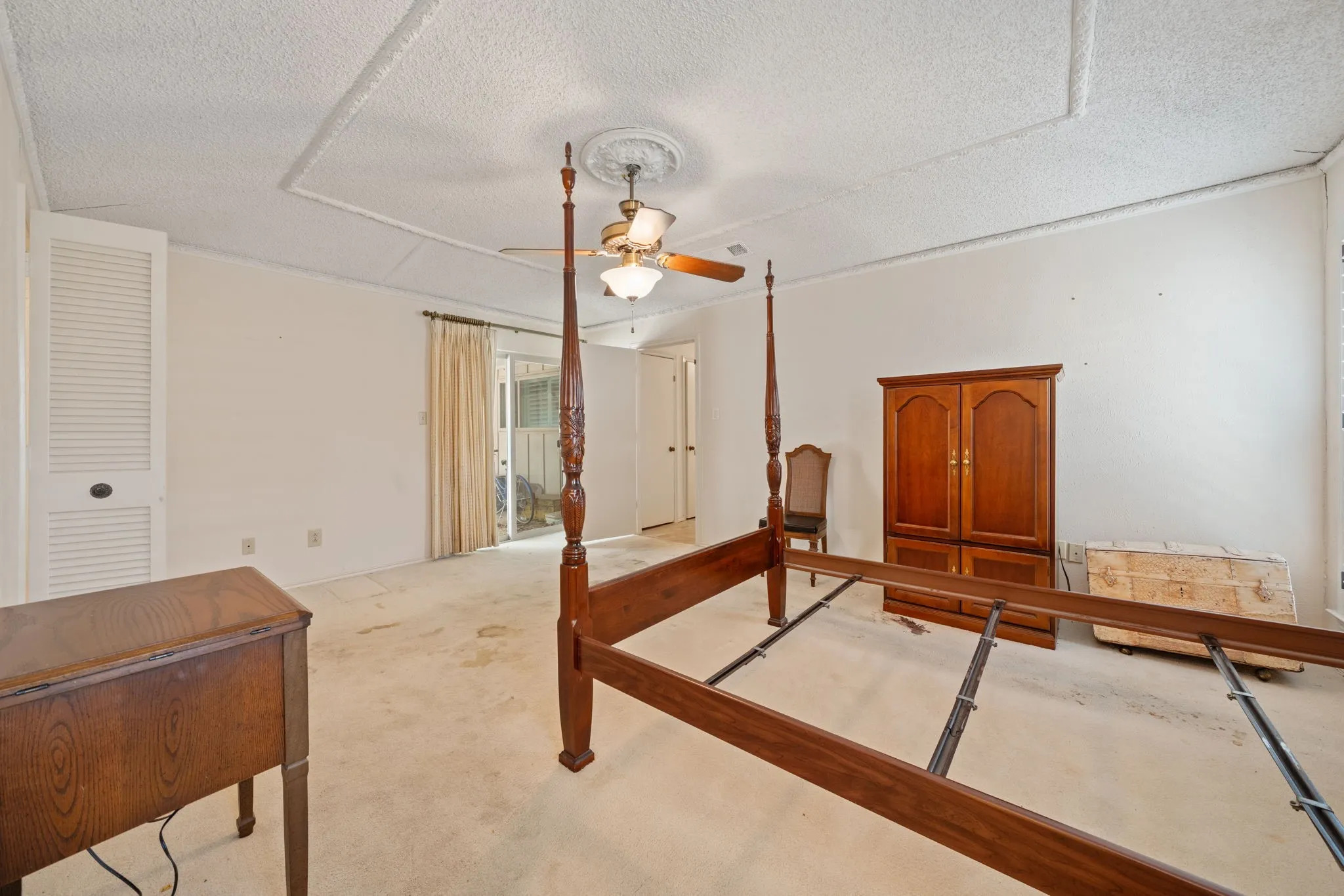 Single Family Residence For Sale in Dallas County , 2702 Wagonwheel Drive, Carrollton, Texas 75006, 4 Bedroom, 3 Bathroom, 2 Garage spaces, 2,493 Sqft, built in 1974, mls#21376175, Real Estate Agent in Carrollton, Homes For Sale in Dallas county, Homes For Sale in Carrollton, Realtor in Carrollton Texas, Real Estate Brokerage Independent Realty Texas, Luminita Cordes Realtor