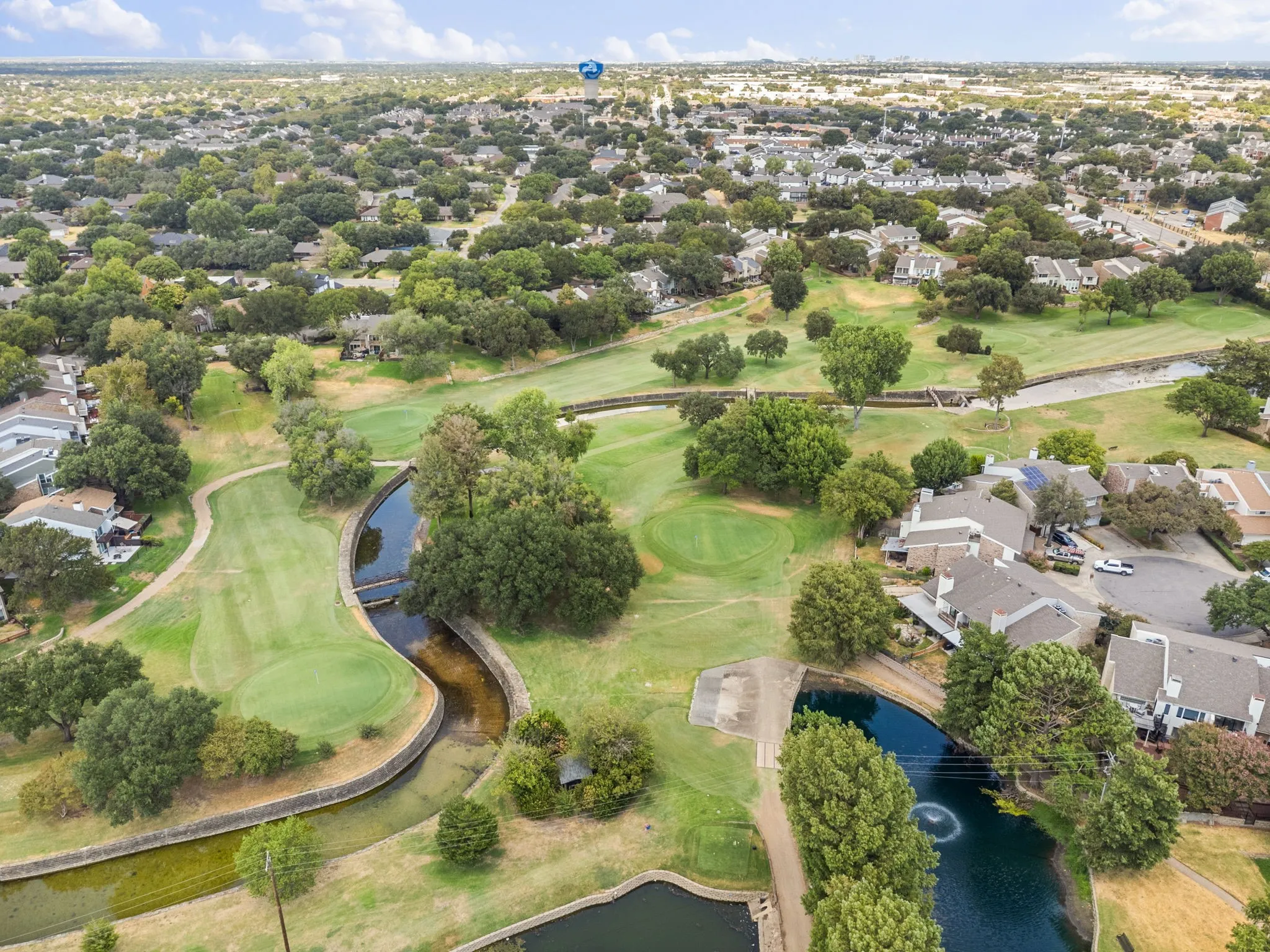 Single Family Residence For Sale in Dallas County , 2702 Wagonwheel Drive, Carrollton, Texas 75006, 4 Bedroom, 3 Bathroom, 2 Garage spaces, 2,493 Sqft, built in 1974, mls#21376175, Real Estate Agent in Carrollton, Homes For Sale in Dallas county, Homes For Sale in Carrollton, Realtor in Carrollton Texas, Real Estate Brokerage Independent Realty Texas, Luminita Cordes Realtor