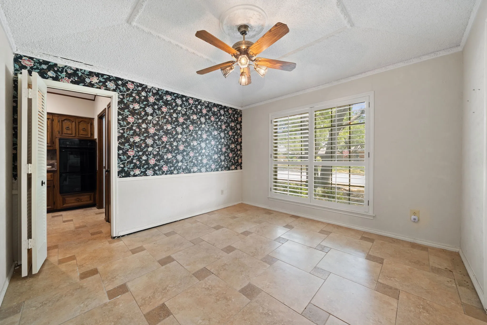 Single Family Residence For Sale in Dallas County , 2702 Wagonwheel Drive, Carrollton, Texas 75006, 4 Bedroom, 3 Bathroom, 2 Garage spaces, 2,493 Sqft, built in 1974, mls#21376175, Real Estate Agent in Carrollton, Homes For Sale in Dallas county, Homes For Sale in Carrollton, Realtor in Carrollton Texas, Real Estate Brokerage Independent Realty Texas, Luminita Cordes Realtor