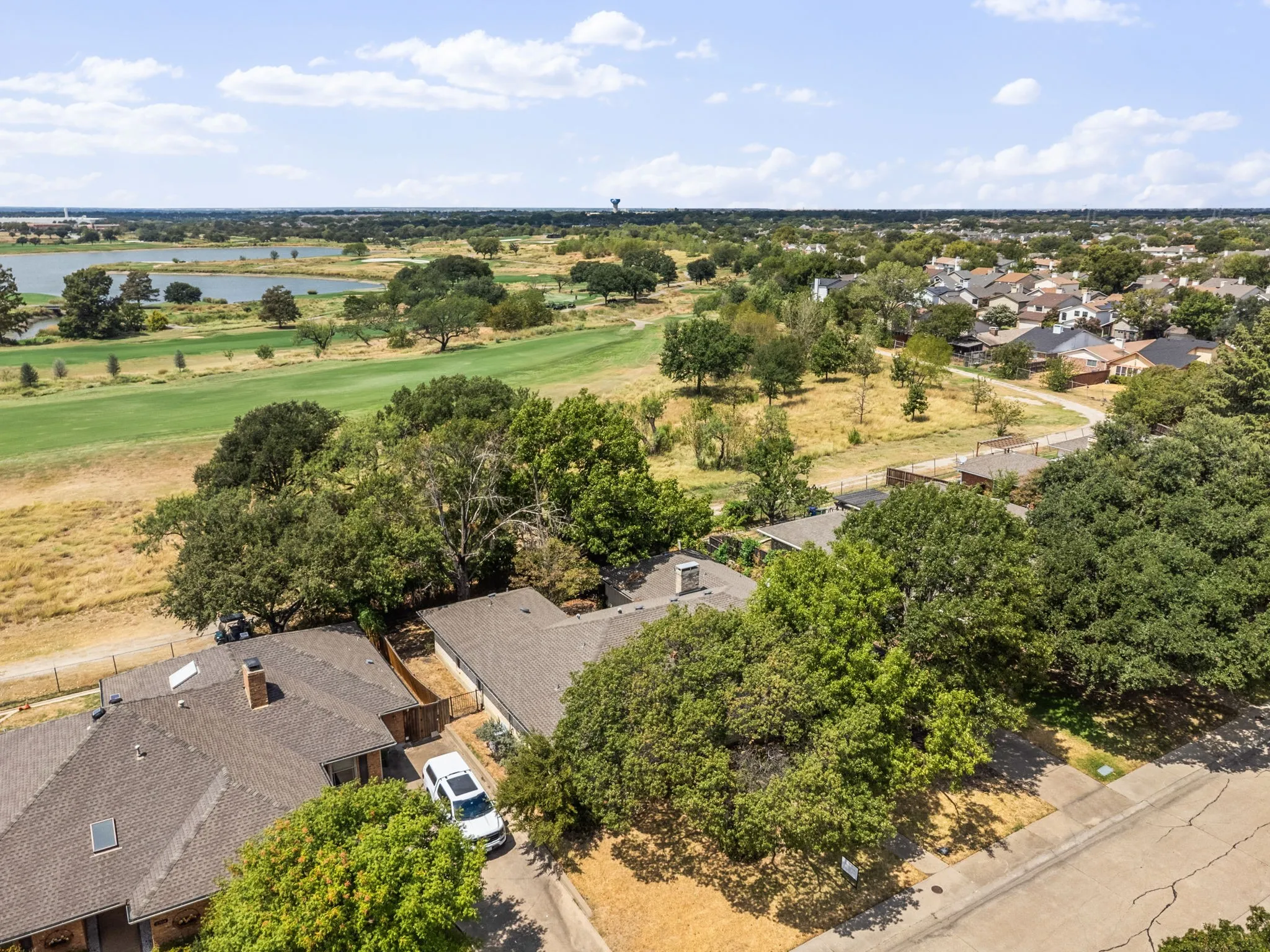 Single Family Residence For Sale in Dallas County , 2702 Wagonwheel Drive, Carrollton, Texas 75006, 4 Bedroom, 3 Bathroom, 2 Garage spaces, 2,493 Sqft, built in 1974, mls#21376175, Real Estate Agent in Carrollton, Homes For Sale in Dallas county, Homes For Sale in Carrollton, Realtor in Carrollton Texas, Real Estate Brokerage Independent Realty Texas, Luminita Cordes Realtor