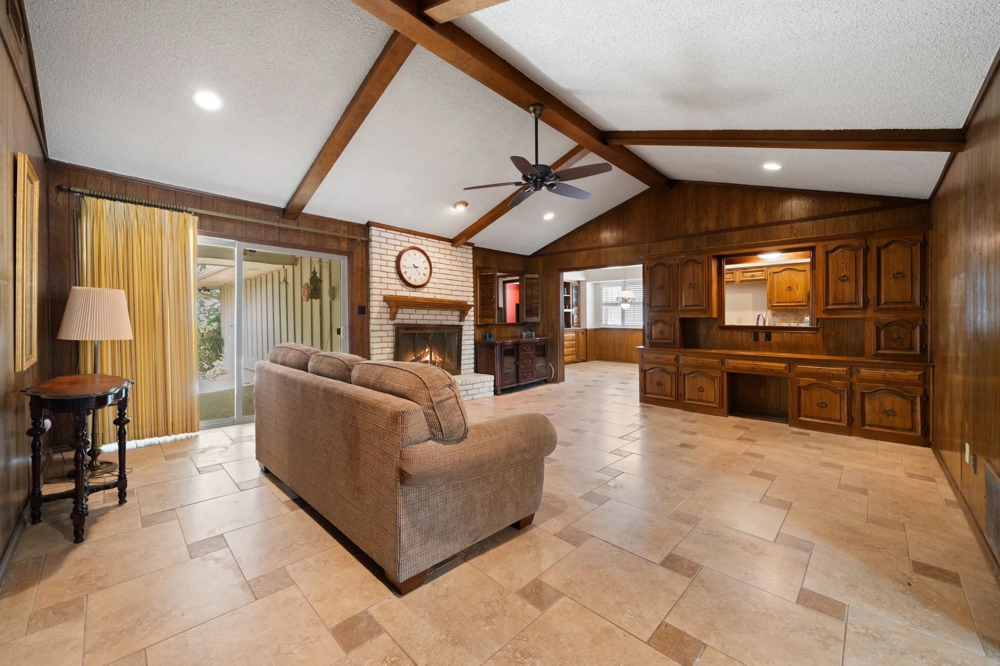 Single Family Residence For Sale in Dallas County , 2702 Wagonwheel Drive, Carrollton, Texas 75006, 4 Bedroom, 3 Bathroom, 2 Garage spaces, 2,493 Sqft, built in 1974, mls#21376175, Real Estate Agent in Carrollton, Homes For Sale in Dallas county, Homes For Sale in Carrollton, Realtor in Carrollton Texas, Real Estate Brokerage Independent Realty Texas, Luminita Cordes Realtor