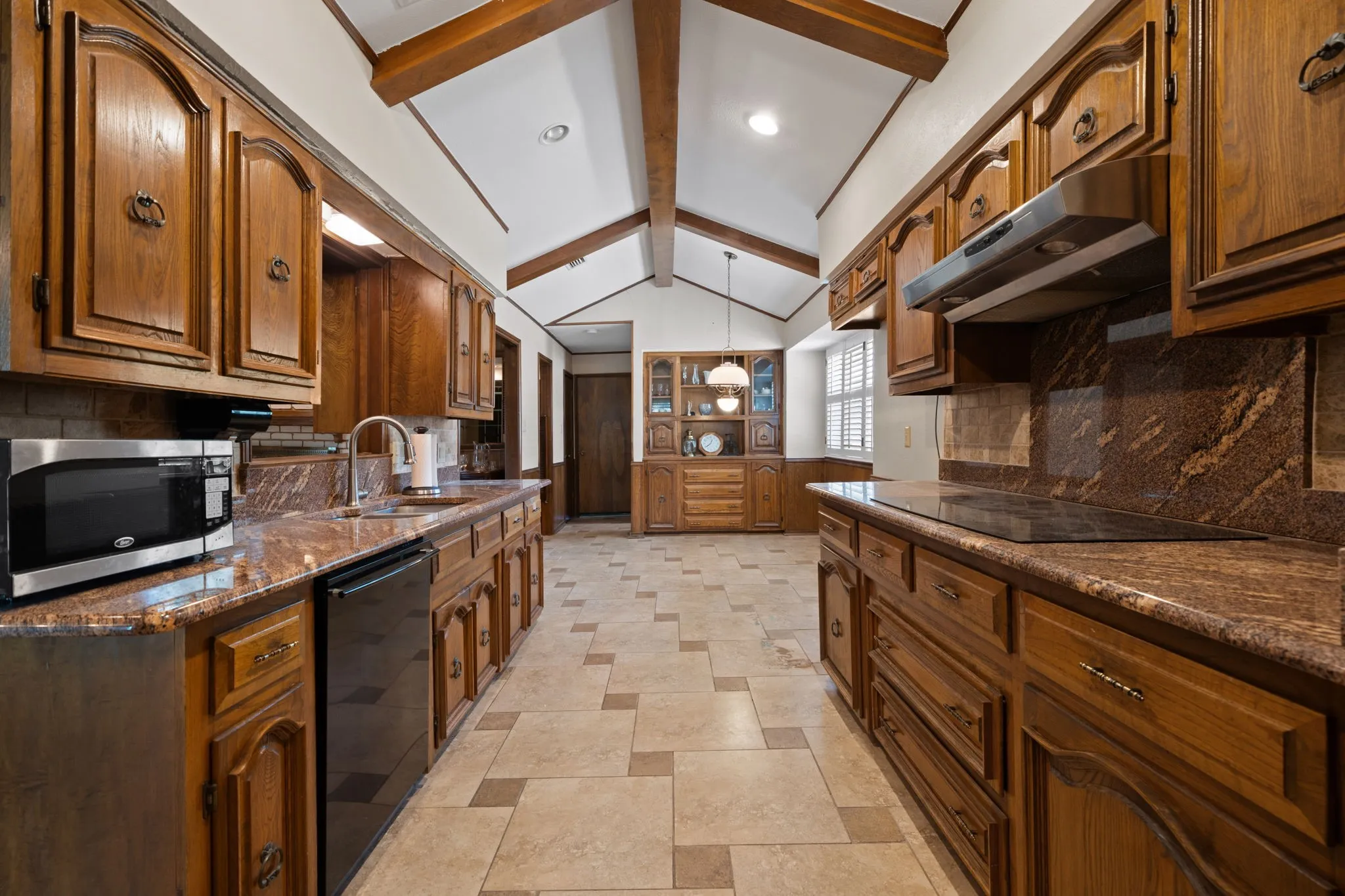 Single Family Residence For Sale in Dallas County , 2702 Wagonwheel Drive, Carrollton, Texas 75006, 4 Bedroom, 3 Bathroom, 2 Garage spaces, 2,493 Sqft, built in 1974, mls#21376175, Real Estate Agent in Carrollton, Homes For Sale in Dallas county, Homes For Sale in Carrollton, Realtor in Carrollton Texas, Real Estate Brokerage Independent Realty Texas, Luminita Cordes Realtor