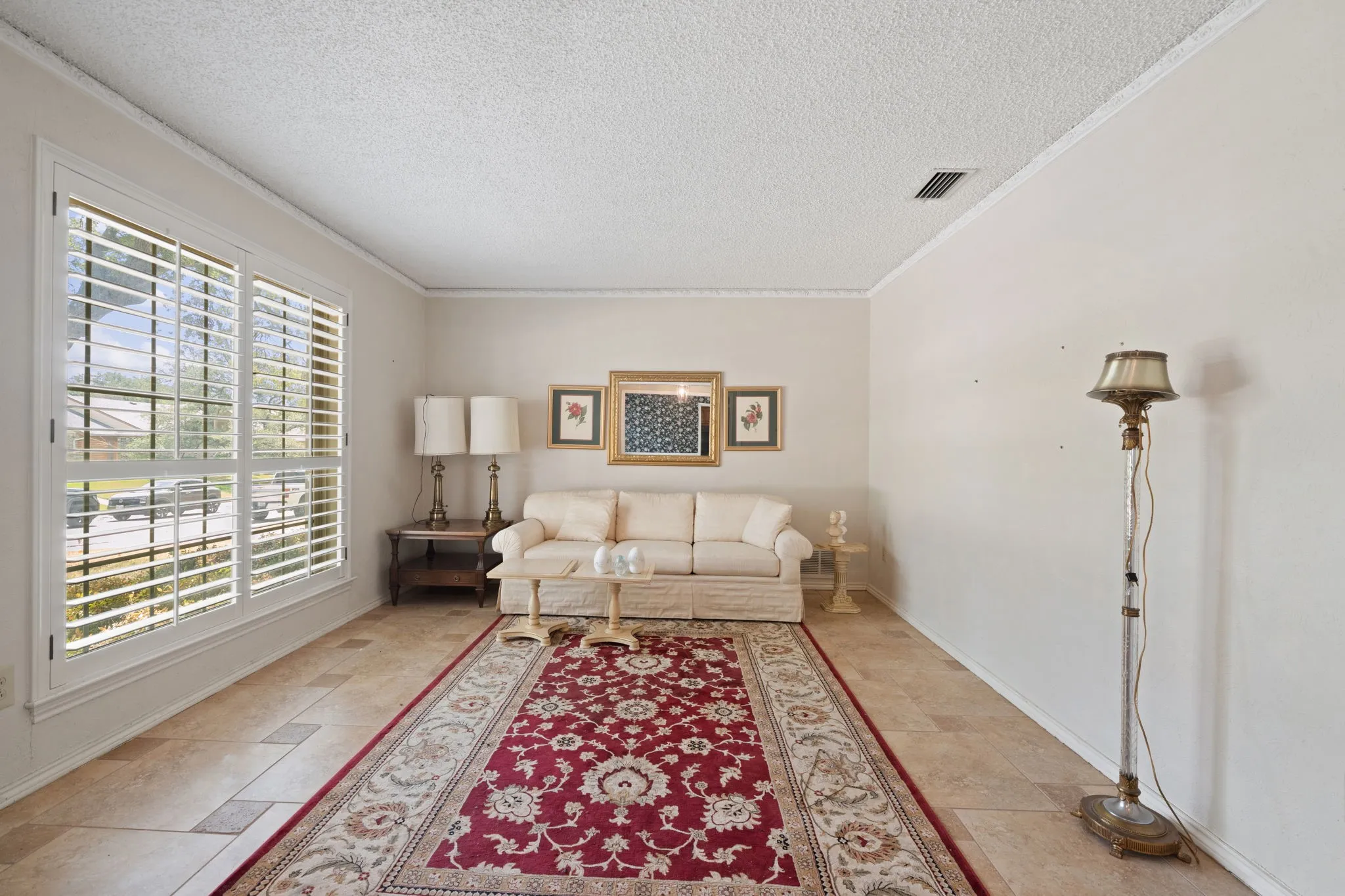 Single Family Residence For Sale in Dallas County , 2702 Wagonwheel Drive, Carrollton, Texas 75006, 4 Bedroom, 3 Bathroom, 2 Garage spaces, 2,493 Sqft, built in 1974, mls#21376175, Real Estate Agent in Carrollton, Homes For Sale in Dallas county, Homes For Sale in Carrollton, Realtor in Carrollton Texas, Real Estate Brokerage Independent Realty Texas, Luminita Cordes Realtor