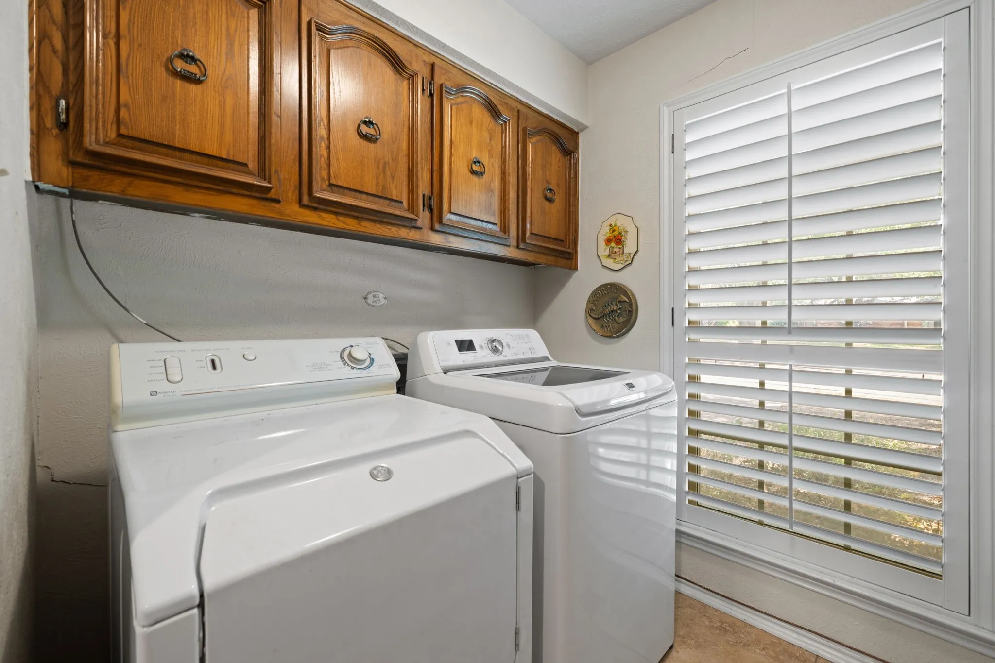 Single Family Residence For Sale in Dallas County , 2702 Wagonwheel Drive, Carrollton, Texas 75006, 4 Bedroom, 3 Bathroom, 2 Garage spaces, 2,493 Sqft, built in 1974, mls#21376175, Real Estate Agent in Carrollton, Homes For Sale in Dallas county, Homes For Sale in Carrollton, Realtor in Carrollton Texas, Real Estate Brokerage Independent Realty Texas, Luminita Cordes Realtor