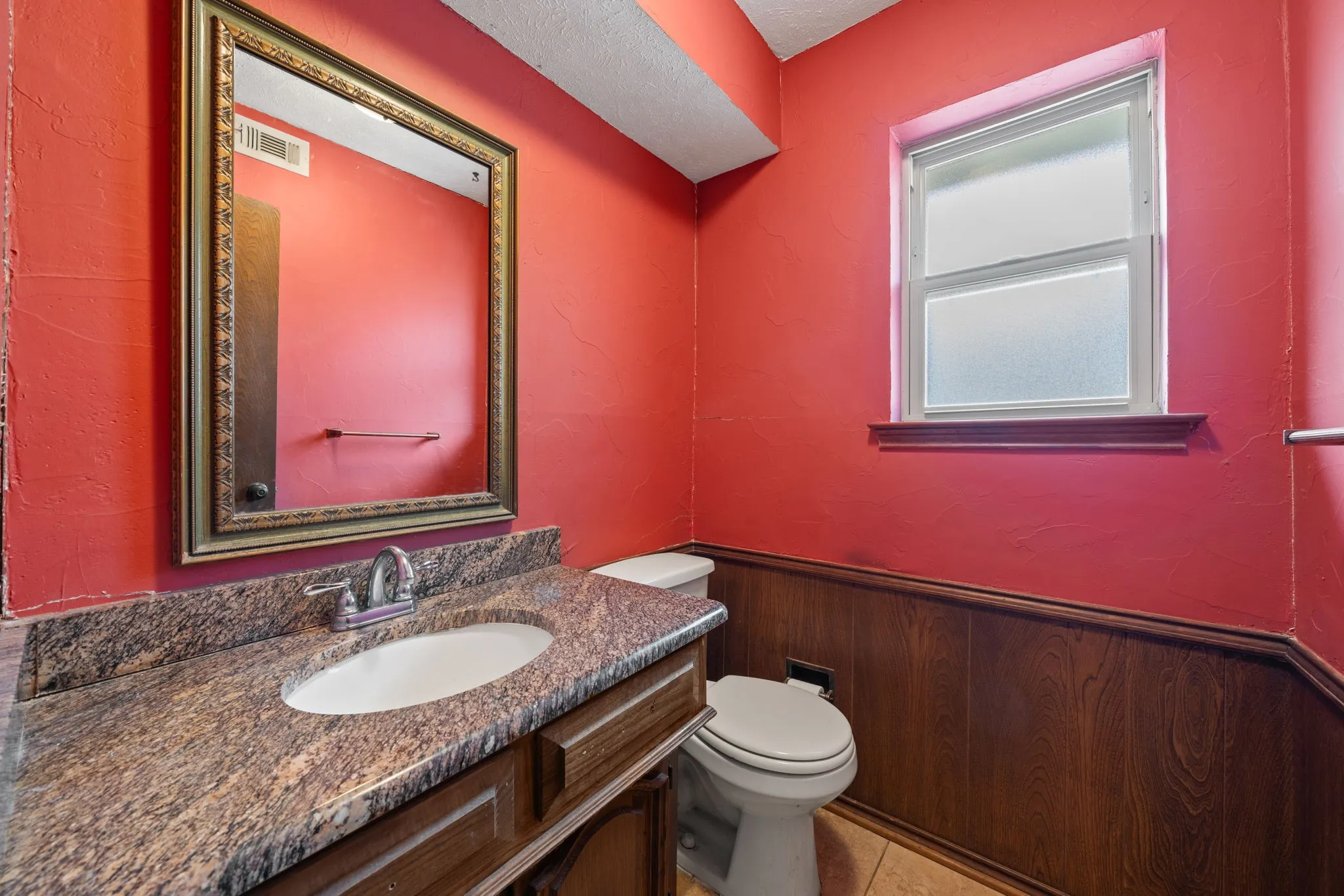 Single Family Residence For Sale in Dallas County , 2702 Wagonwheel Drive, Carrollton, Texas 75006, 4 Bedroom, 3 Bathroom, 2 Garage spaces, 2,493 Sqft, built in 1974, mls#21376175, Real Estate Agent in Carrollton, Homes For Sale in Dallas county, Homes For Sale in Carrollton, Realtor in Carrollton Texas, Real Estate Brokerage Independent Realty Texas, Luminita Cordes Realtor