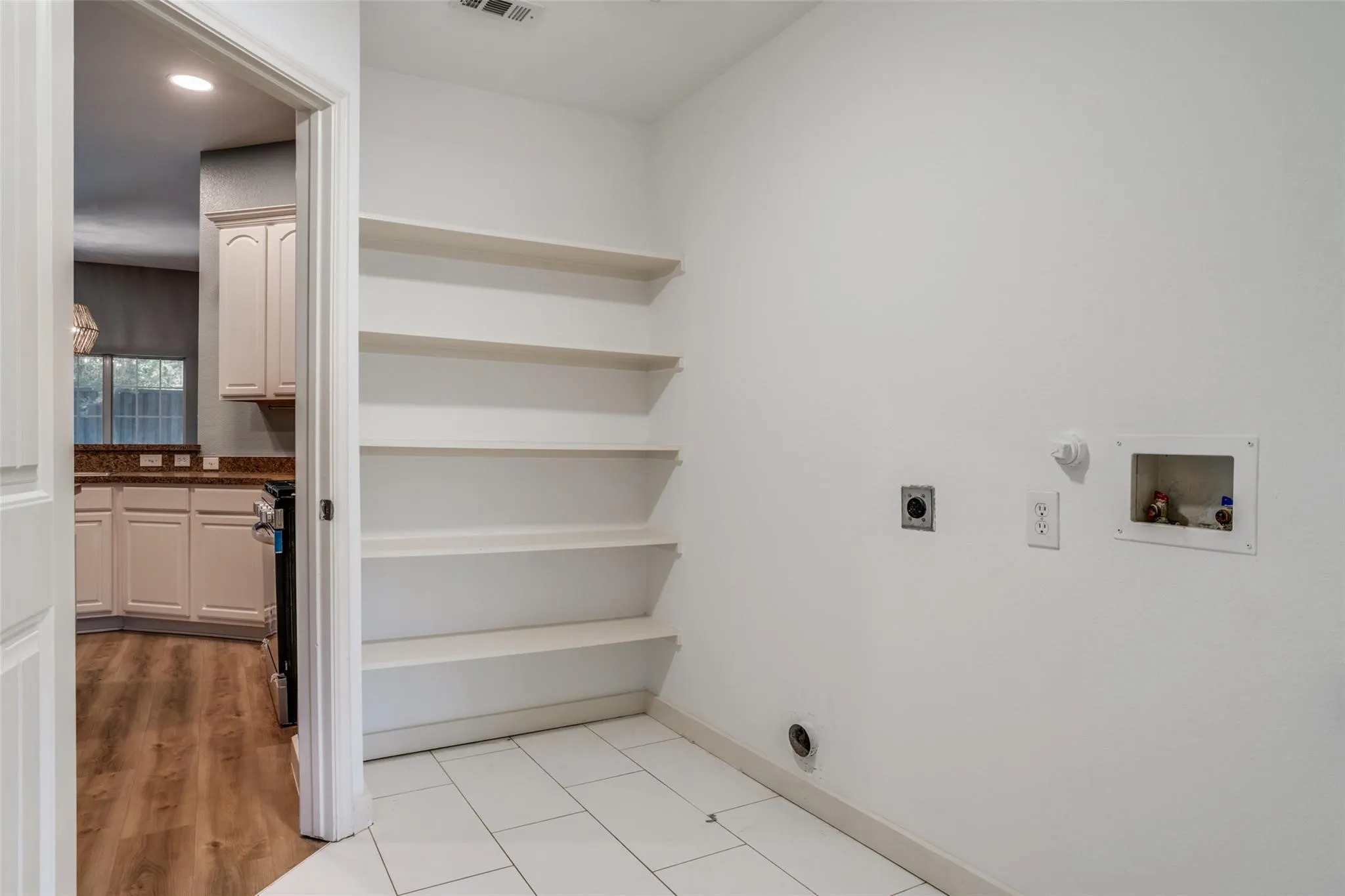Single Family Residence For Rent in Collin County , 3925 La Tierra Linda Trail, Mc Kinney, Texas 75070, 3 Bedroom, 2 Bathroom, 2 Garage spaces, 1,919 Sqft, built in 2006, mls#21374944, Real Estate Agent in Mc Kinney, Homes For Rent in Collin county, Homes For Rent in Mc Kinney, Realtor in Mc Kinney Texas, Real Estate Brokerage Independent Realty Texas, Luminita Cordes Realtor