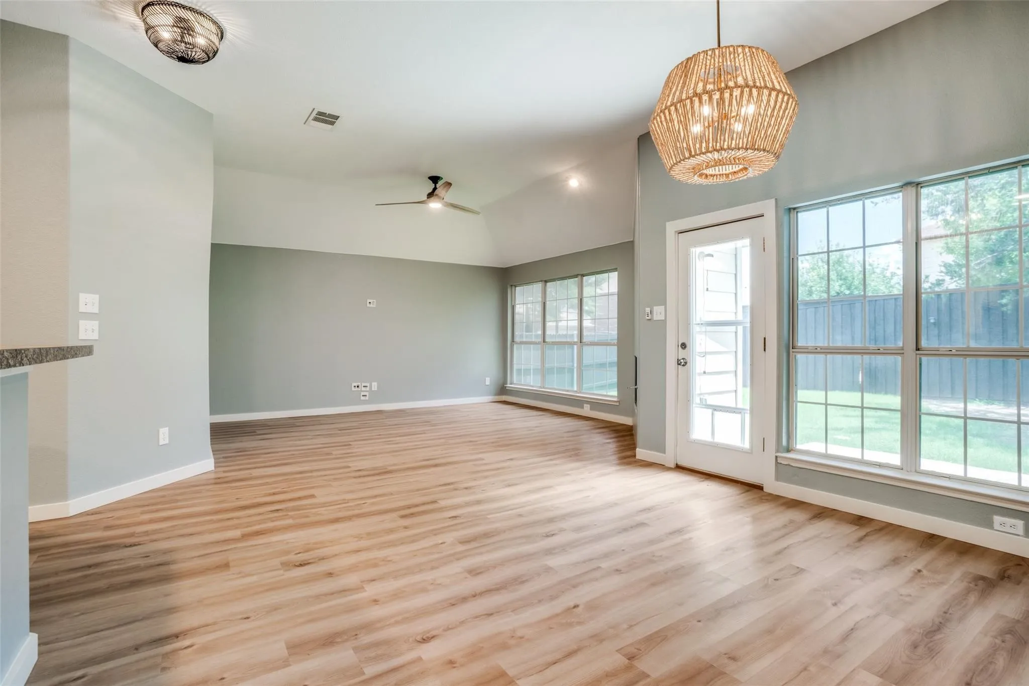 Single Family Residence For Rent in Collin County , 3925 La Tierra Linda Trail, Mc Kinney, Texas 75070, 3 Bedroom, 2 Bathroom, 2 Garage spaces, 1,919 Sqft, built in 2006, mls#21374944, Real Estate Agent in Mc Kinney, Homes For Rent in Collin county, Homes For Rent in Mc Kinney, Realtor in Mc Kinney Texas, Real Estate Brokerage Independent Realty Texas, Luminita Cordes Realtor