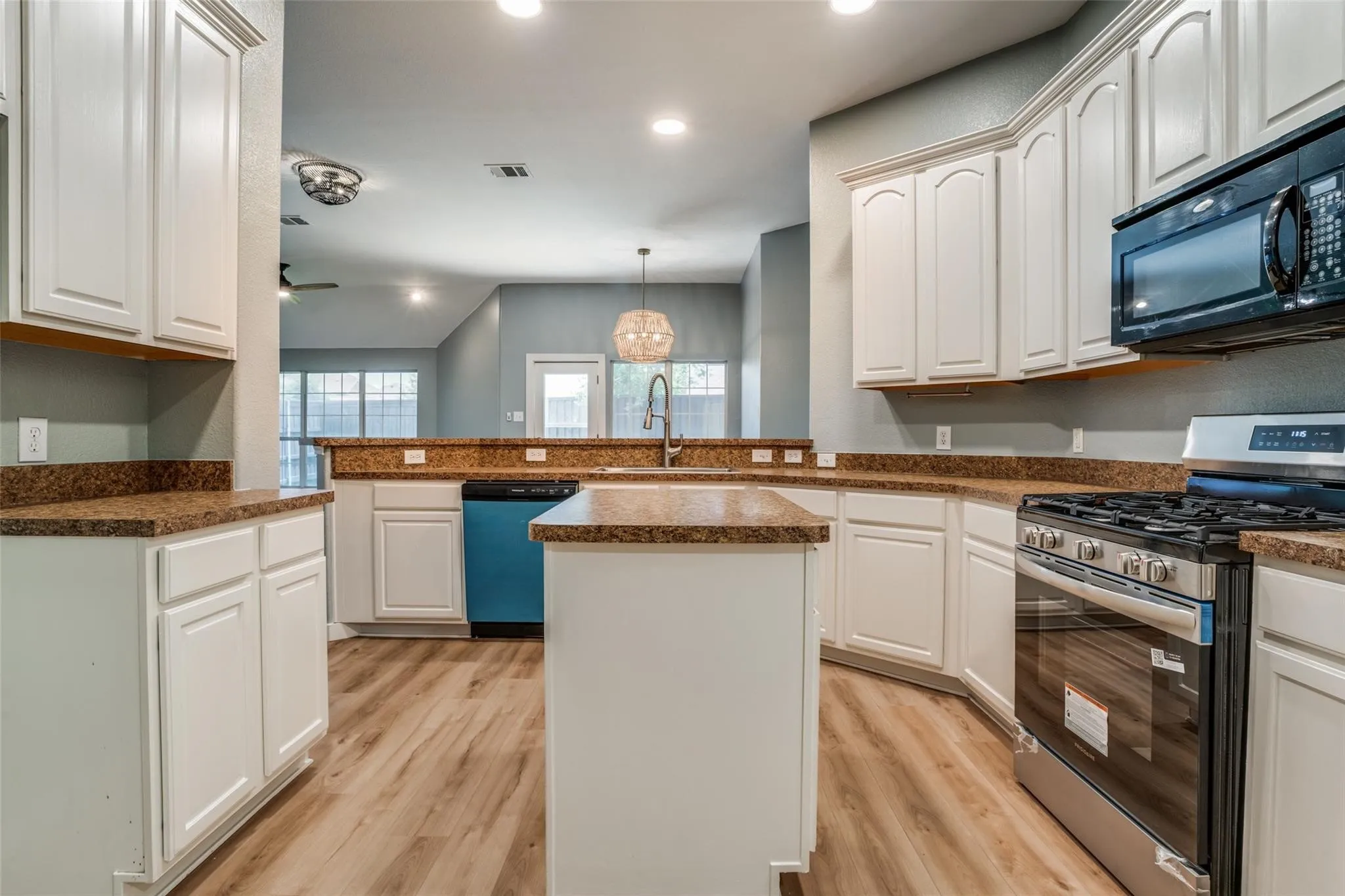 Single Family Residence For Rent in Collin County , 3925 La Tierra Linda Trail, Mc Kinney, Texas 75070, 3 Bedroom, 2 Bathroom, 2 Garage spaces, 1,919 Sqft, built in 2006, mls#21374944, Real Estate Agent in Mc Kinney, Homes For Rent in Collin county, Homes For Rent in Mc Kinney, Realtor in Mc Kinney Texas, Real Estate Brokerage Independent Realty Texas, Luminita Cordes Realtor