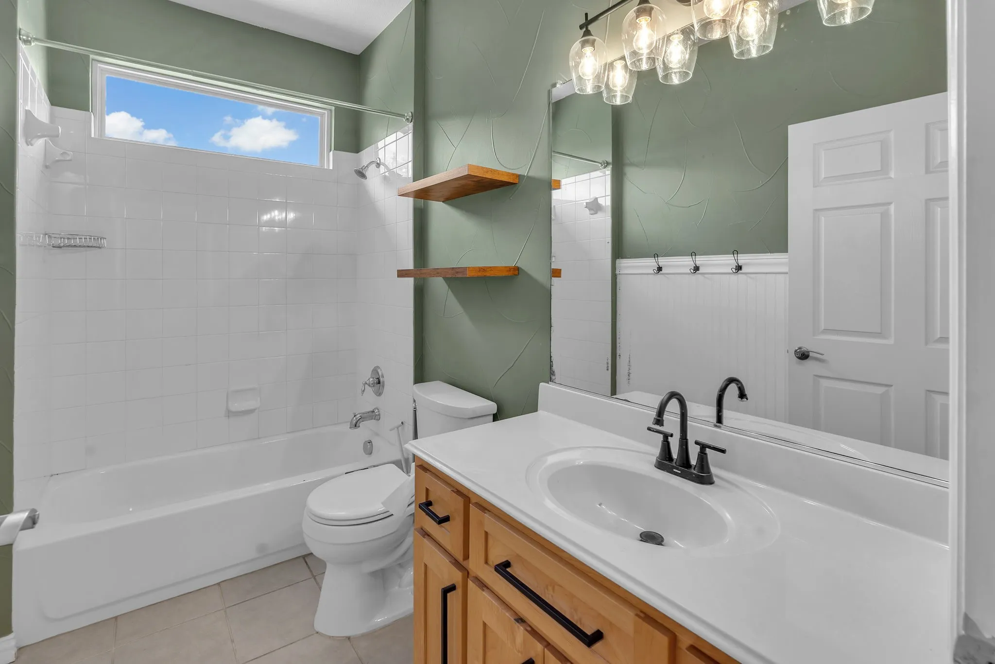 Single Family Residence For Rent in Tarrant County , 9129 Cottonwood Village Drive, Fort Worth, Texas 76120, 3 Bedroom, 2 Bathroom, 2 Garage spaces, 1,800 Sqft, built in 2007, mls#21344436, Real Estate Agent in Fort Worth, Homes For Rent in Tarrant county, Homes For Rent in Fort Worth, Realtor in Fort Worth Texas, Real Estate Brokerage Independent Realty Texas, Luminita Cordes Realtor