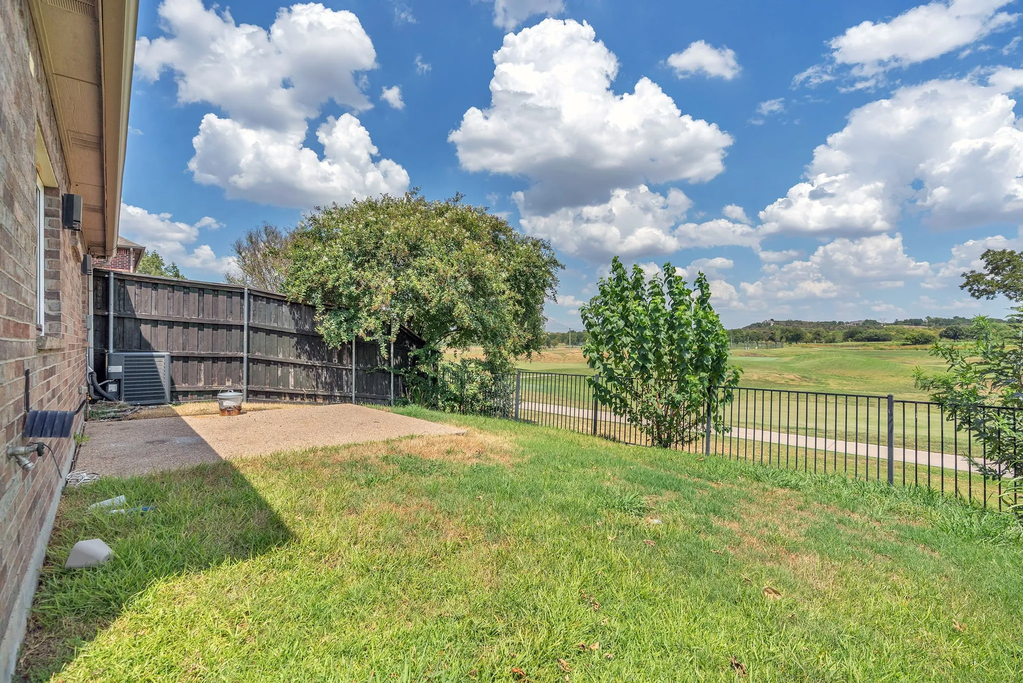 Single Family Residence For Rent in Tarrant County , 9129 Cottonwood Village Drive, Fort Worth, Texas 76120, 3 Bedroom, 2 Bathroom, 2 Garage spaces, 1,800 Sqft, built in 2007, mls#21344436, Real Estate Agent in Fort Worth, Homes For Rent in Tarrant county, Homes For Rent in Fort Worth, Realtor in Fort Worth Texas, Real Estate Brokerage Independent Realty Texas, Luminita Cordes Realtor