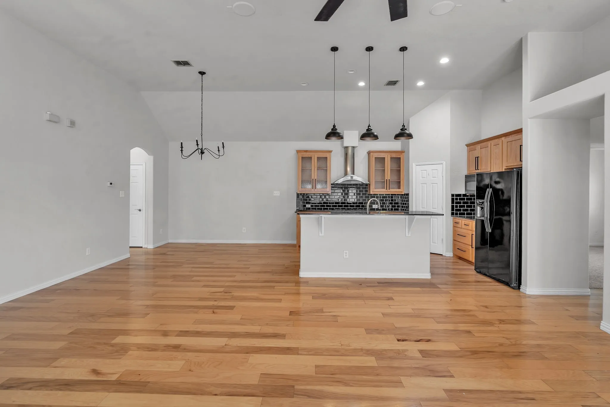 Single Family Residence For Rent in Tarrant County , 9129 Cottonwood Village Drive, Fort Worth, Texas 76120, 3 Bedroom, 2 Bathroom, 2 Garage spaces, 1,800 Sqft, built in 2007, mls#21344436, Real Estate Agent in Fort Worth, Homes For Rent in Tarrant county, Homes For Rent in Fort Worth, Realtor in Fort Worth Texas, Real Estate Brokerage Independent Realty Texas, Luminita Cordes Realtor