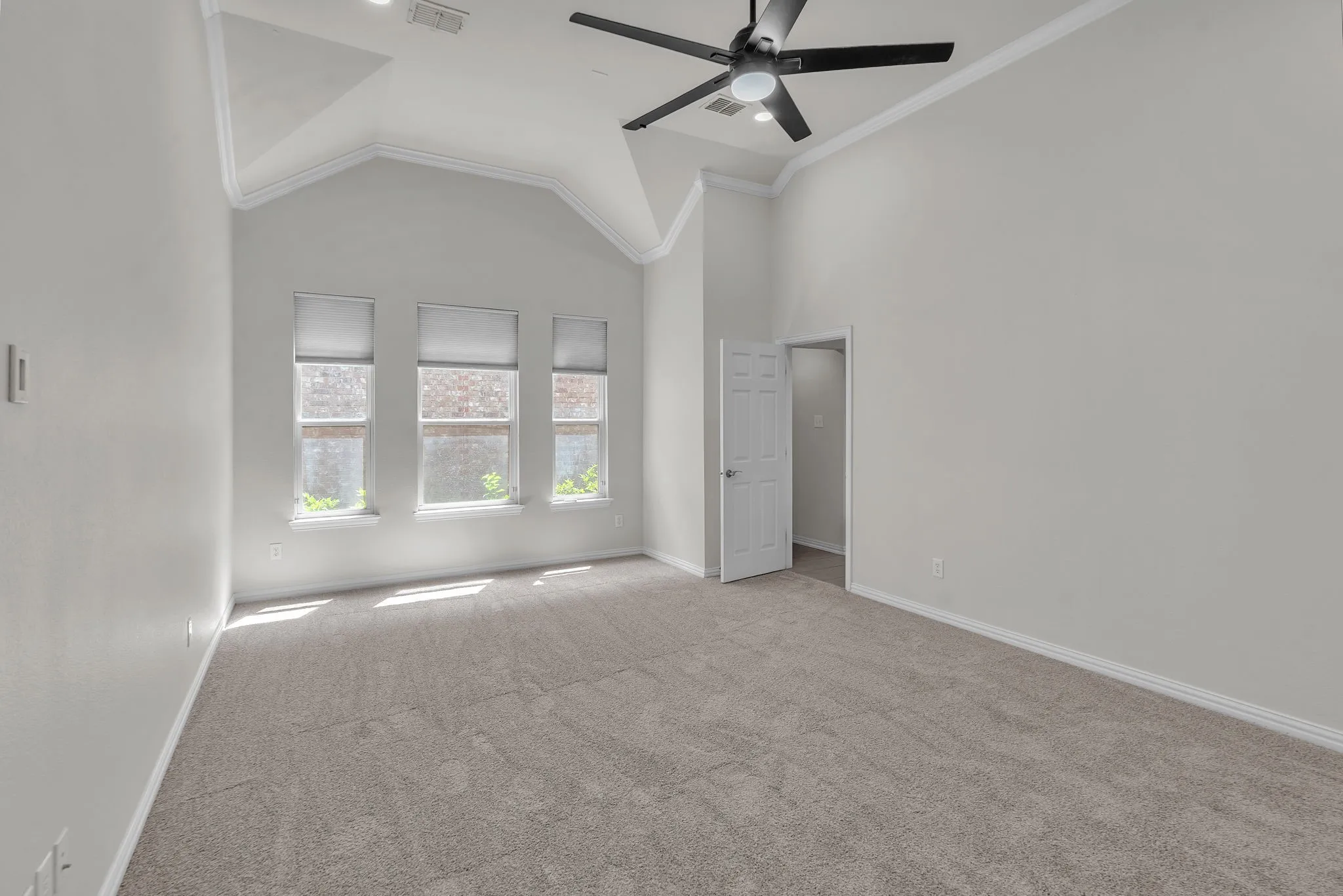 Single Family Residence For Rent in Tarrant County , 9129 Cottonwood Village Drive, Fort Worth, Texas 76120, 3 Bedroom, 2 Bathroom, 2 Garage spaces, 1,800 Sqft, built in 2007, mls#21344436, Real Estate Agent in Fort Worth, Homes For Rent in Tarrant county, Homes For Rent in Fort Worth, Realtor in Fort Worth Texas, Real Estate Brokerage Independent Realty Texas, Luminita Cordes Realtor