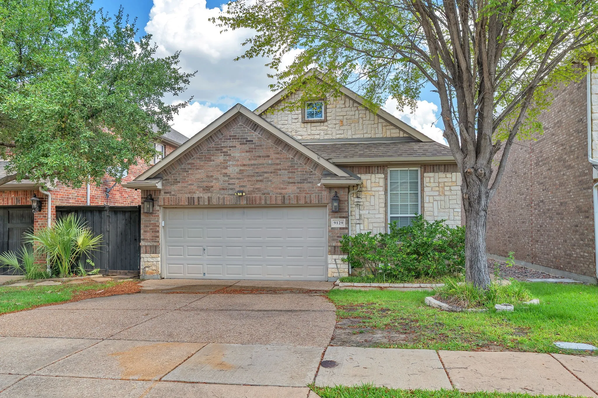 Single Family Residence For Rent in Tarrant County , 9129 Cottonwood Village Drive, Fort Worth, Texas 76120, 3 Bedroom, 2 Bathroom, 2 Garage spaces, 1,800 Sqft, built in 2007, mls#21344436, Real Estate Agent in Fort Worth, Homes For Rent in Tarrant county, Homes For Rent in Fort Worth, Realtor in Fort Worth Texas, Real Estate Brokerage Independent Realty Texas, Luminita Cordes Realtor