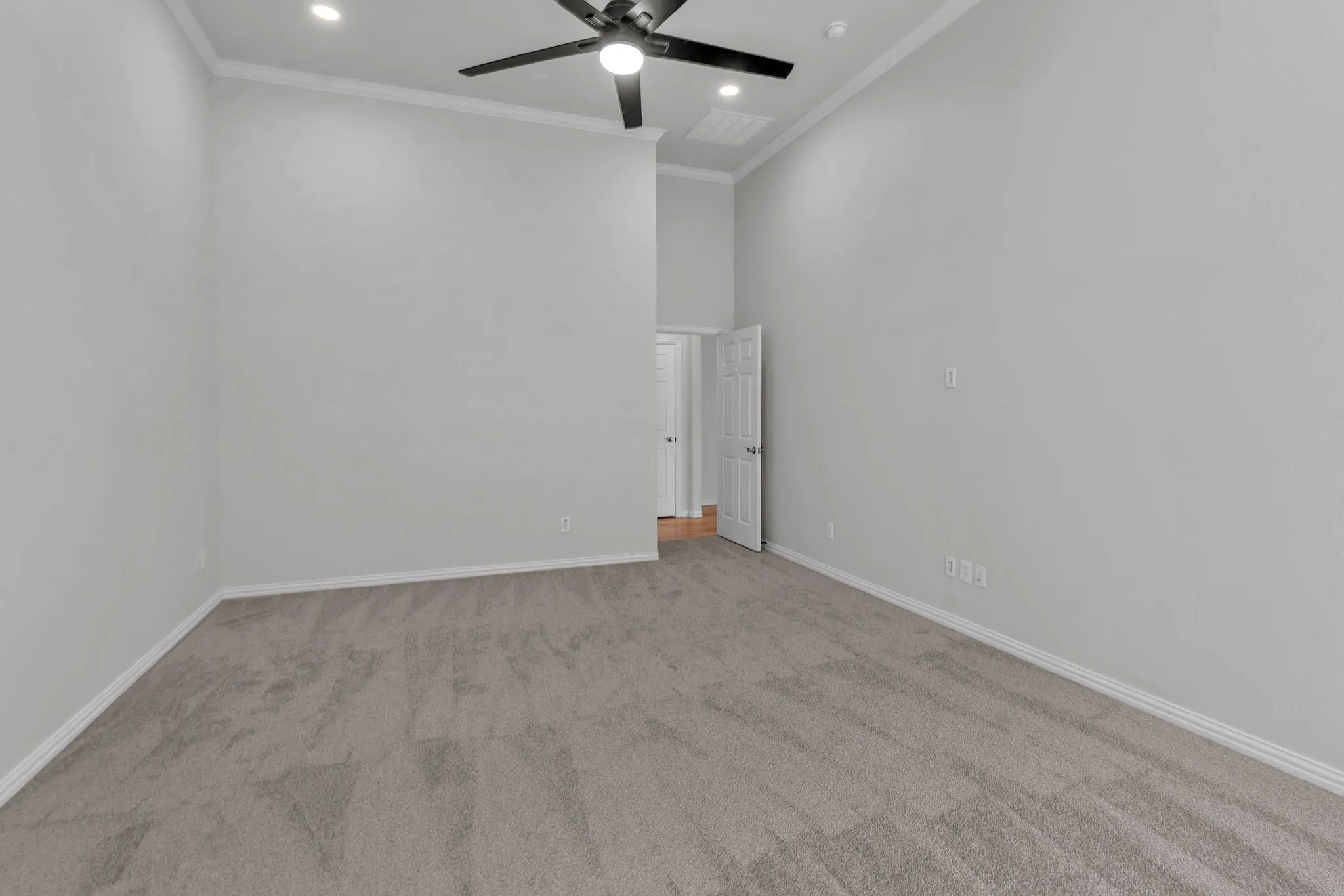 Single Family Residence For Rent in Tarrant County , 9129 Cottonwood Village Drive, Fort Worth, Texas 76120, 3 Bedroom, 2 Bathroom, 2 Garage spaces, 1,800 Sqft, built in 2007, mls#21344436, Real Estate Agent in Fort Worth, Homes For Rent in Tarrant county, Homes For Rent in Fort Worth, Realtor in Fort Worth Texas, Real Estate Brokerage Independent Realty Texas, Luminita Cordes Realtor