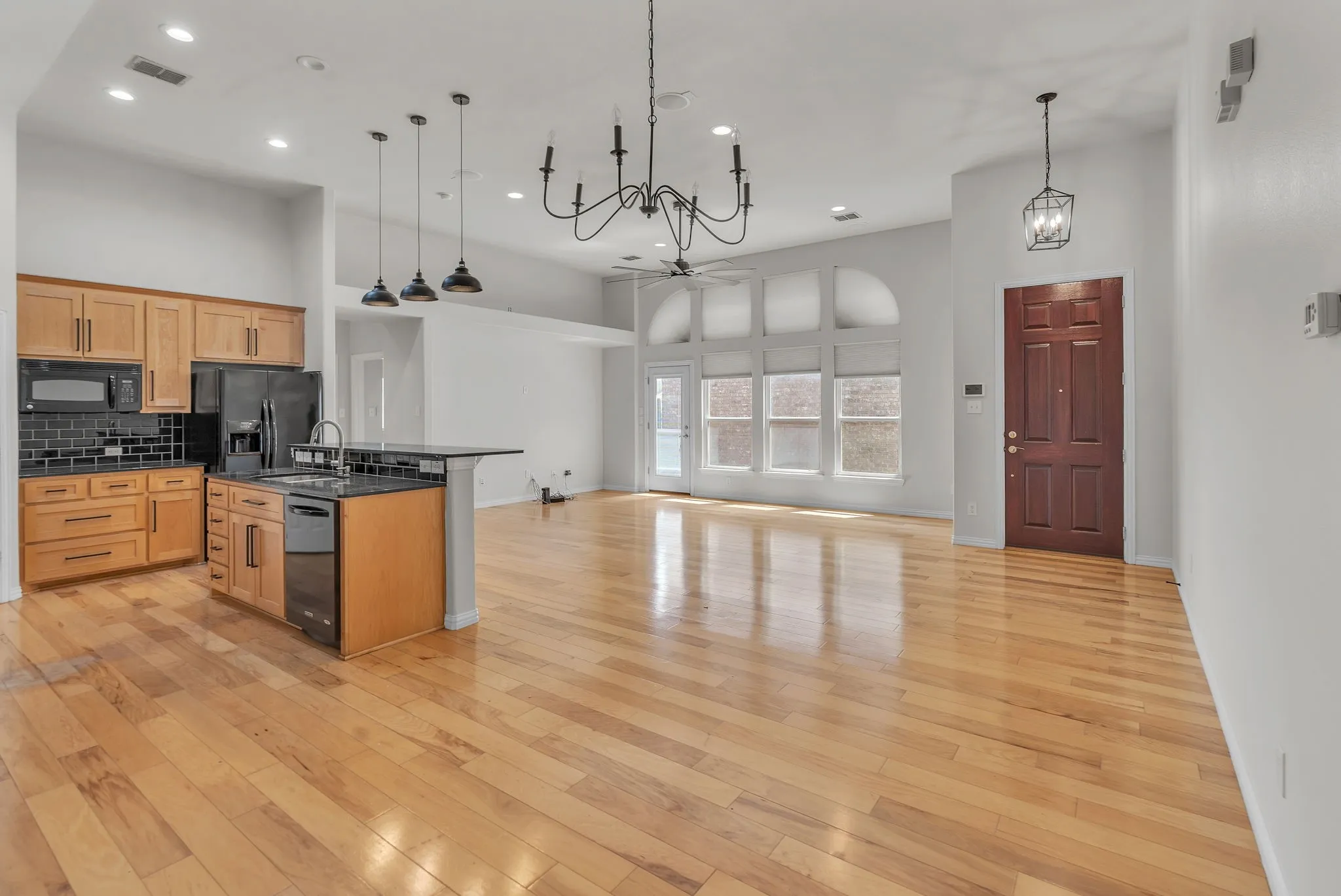 Single Family Residence For Rent in Tarrant County , 9129 Cottonwood Village Drive, Fort Worth, Texas 76120, 3 Bedroom, 2 Bathroom, 2 Garage spaces, 1,800 Sqft, built in 2007, mls#21344436, Real Estate Agent in Fort Worth, Homes For Rent in Tarrant county, Homes For Rent in Fort Worth, Realtor in Fort Worth Texas, Real Estate Brokerage Independent Realty Texas, Luminita Cordes Realtor