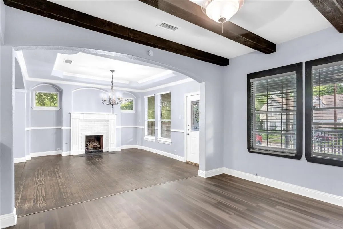 Single Family Residence For Sale in Grayson County , 1010 E Cherry Street, Sherman, Texas 75090, 4 Bedroom, 2 Bathroom, 2 Garage spaces, 1,856 Sqft, built in 1925, mls#21376519, Real Estate Agent in Sherman, Homes For Sale in Grayson county, Homes For Sale in Sherman, Realtor in Sherman Texas, Real Estate Brokerage Independent Realty Texas, Luminita Cordes Realtor