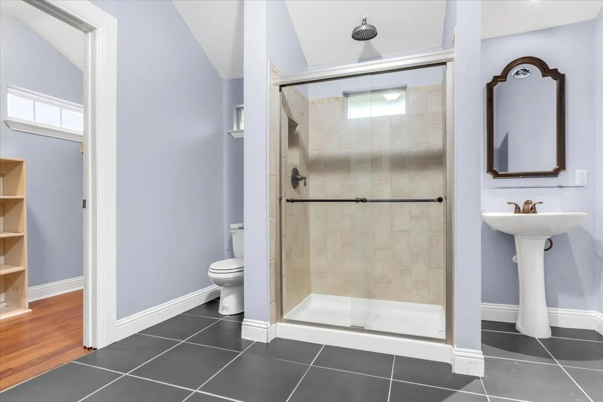 Single Family Residence For Sale in Grayson County , 1010 E Cherry Street, Sherman, Texas 75090, 4 Bedroom, 2 Bathroom, 2 Garage spaces, 1,856 Sqft, built in 1925, mls#21376519, Real Estate Agent in Sherman, Homes For Sale in Grayson county, Homes For Sale in Sherman, Realtor in Sherman Texas, Real Estate Brokerage Independent Realty Texas, Luminita Cordes Realtor