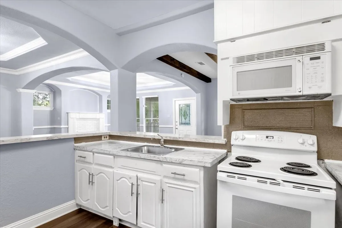 Single Family Residence For Sale in Grayson County , 1010 E Cherry Street, Sherman, Texas 75090, 4 Bedroom, 2 Bathroom, 2 Garage spaces, 1,856 Sqft, built in 1925, mls#21376519, Real Estate Agent in Sherman, Homes For Sale in Grayson county, Homes For Sale in Sherman, Realtor in Sherman Texas, Real Estate Brokerage Independent Realty Texas, Luminita Cordes Realtor