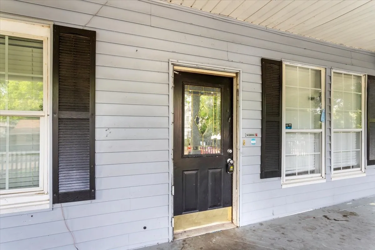 Single Family Residence For Sale in Grayson County , 1010 E Cherry Street, Sherman, Texas 75090, 4 Bedroom, 2 Bathroom, 2 Garage spaces, 1,856 Sqft, built in 1925, mls#21376519, Real Estate Agent in Sherman, Homes For Sale in Grayson county, Homes For Sale in Sherman, Realtor in Sherman Texas, Real Estate Brokerage Independent Realty Texas, Luminita Cordes Realtor