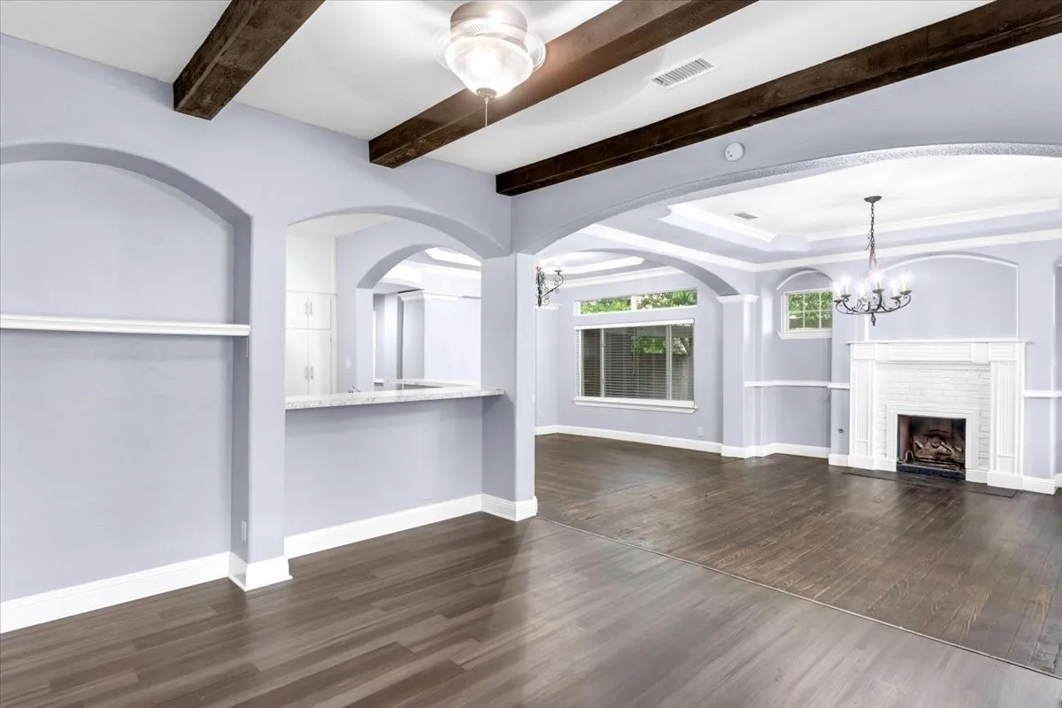 Single Family Residence For Sale in Grayson County , 1010 E Cherry Street, Sherman, Texas 75090, 4 Bedroom, 2 Bathroom, 2 Garage spaces, 1,856 Sqft, built in 1925, mls#21376519, Real Estate Agent in Sherman, Homes For Sale in Grayson county, Homes For Sale in Sherman, Realtor in Sherman Texas, Real Estate Brokerage Independent Realty Texas, Luminita Cordes Realtor